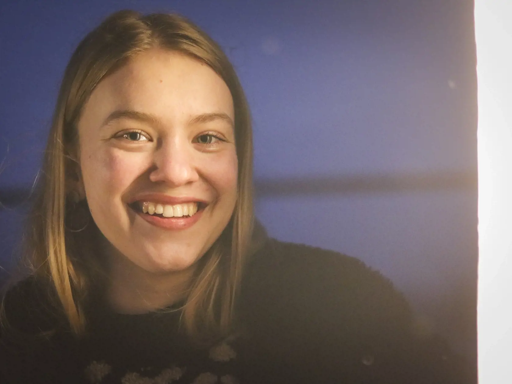 Petra Dovičinová (21) žije so svojím partnerom Martinom Thámom na samote stredného Slovenska,kde vlastnoručne budujú nielen statok,ale aj svoj vzťah.