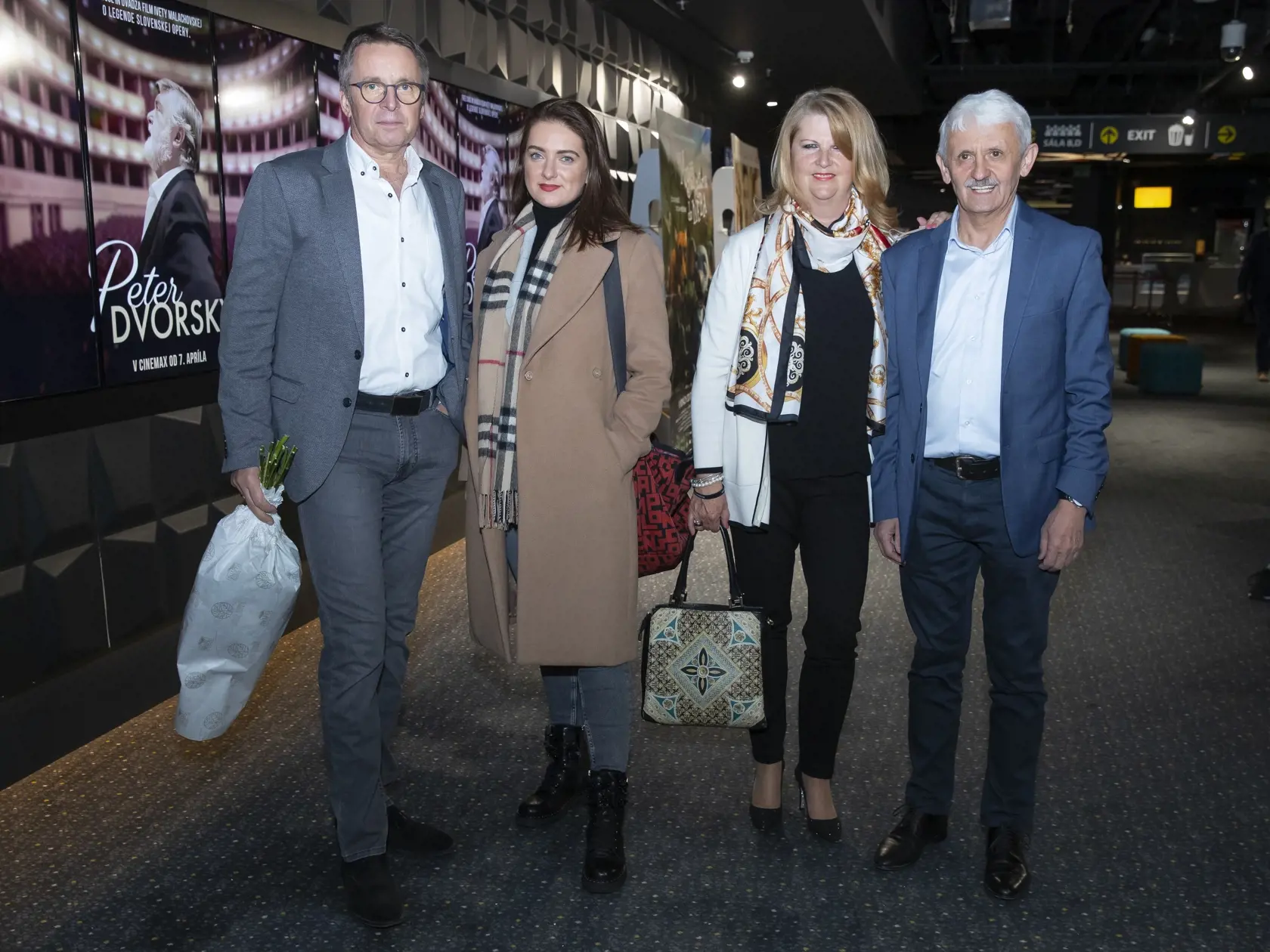 Peter Dvorský - film Ivety Malachovskej o legende slovenskej opery. Premiéra filmu v bratislavskom kine nákupného centra Bory Mall. Na snímke zľava je Ivan Mikloš s partnerkou, Eva Dzurindová a Mikuláš Dzurinda..