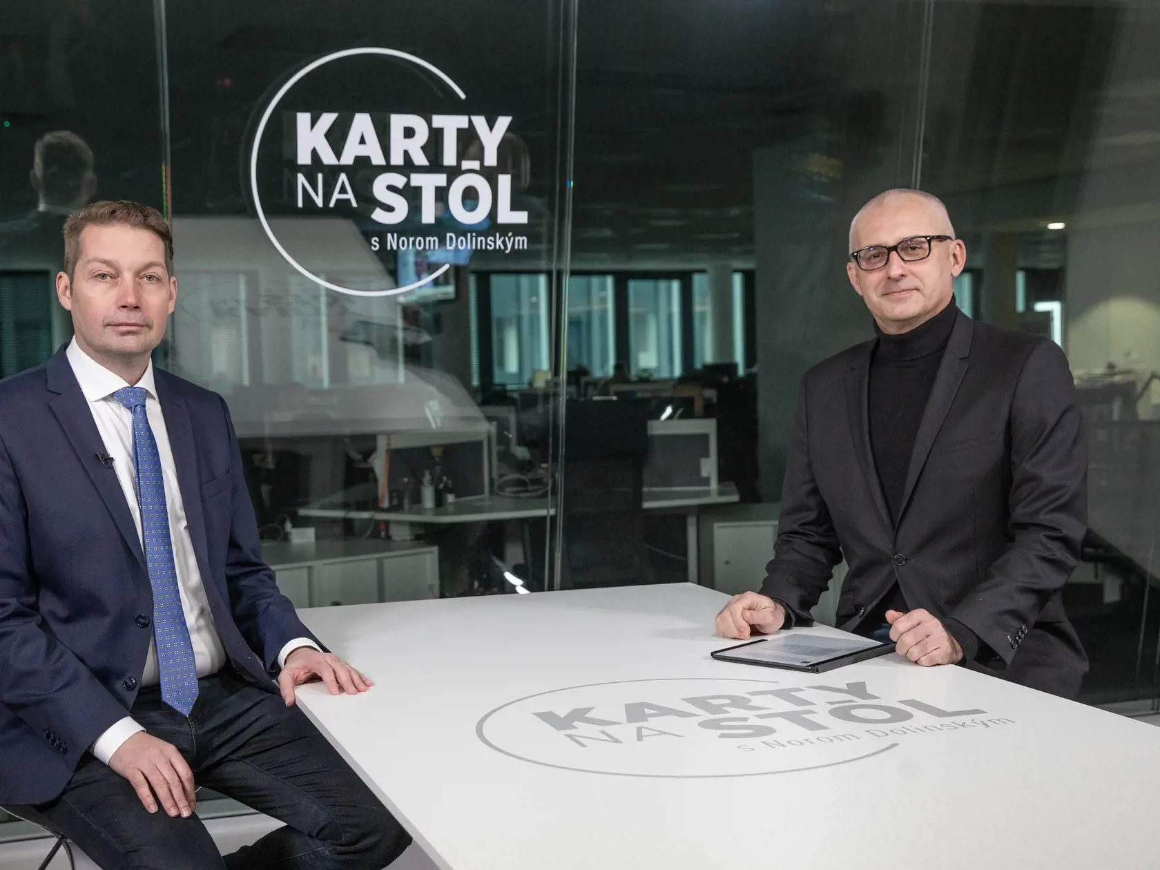 Miroslav Kollár bol hosťom relácie týždenníka Plus sedem dní. Na snímke s moderátorom Norbertom Dolinským.