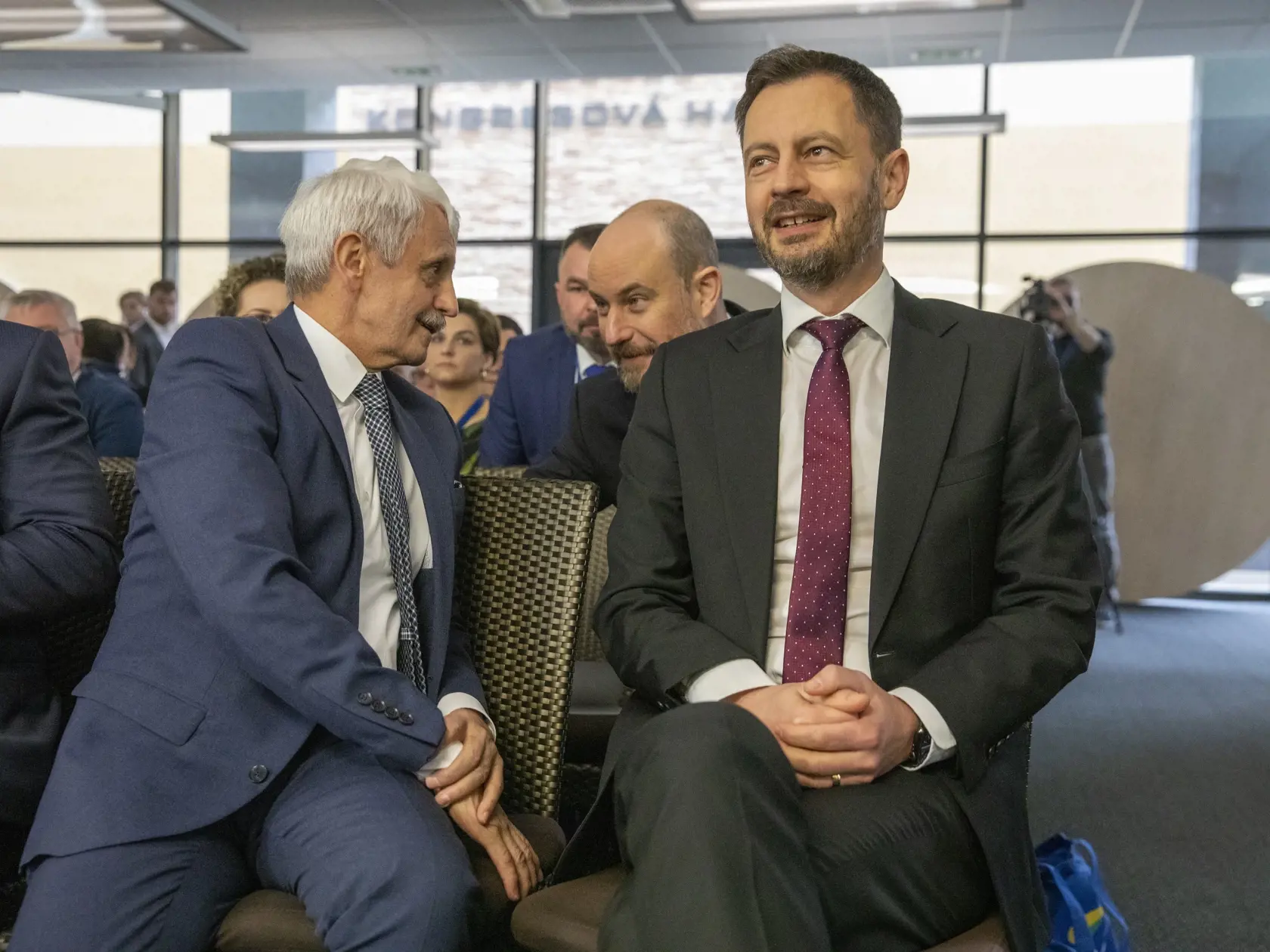 Mikuláš Dzurinda a Eduard Heger na sneme strany Spolu.