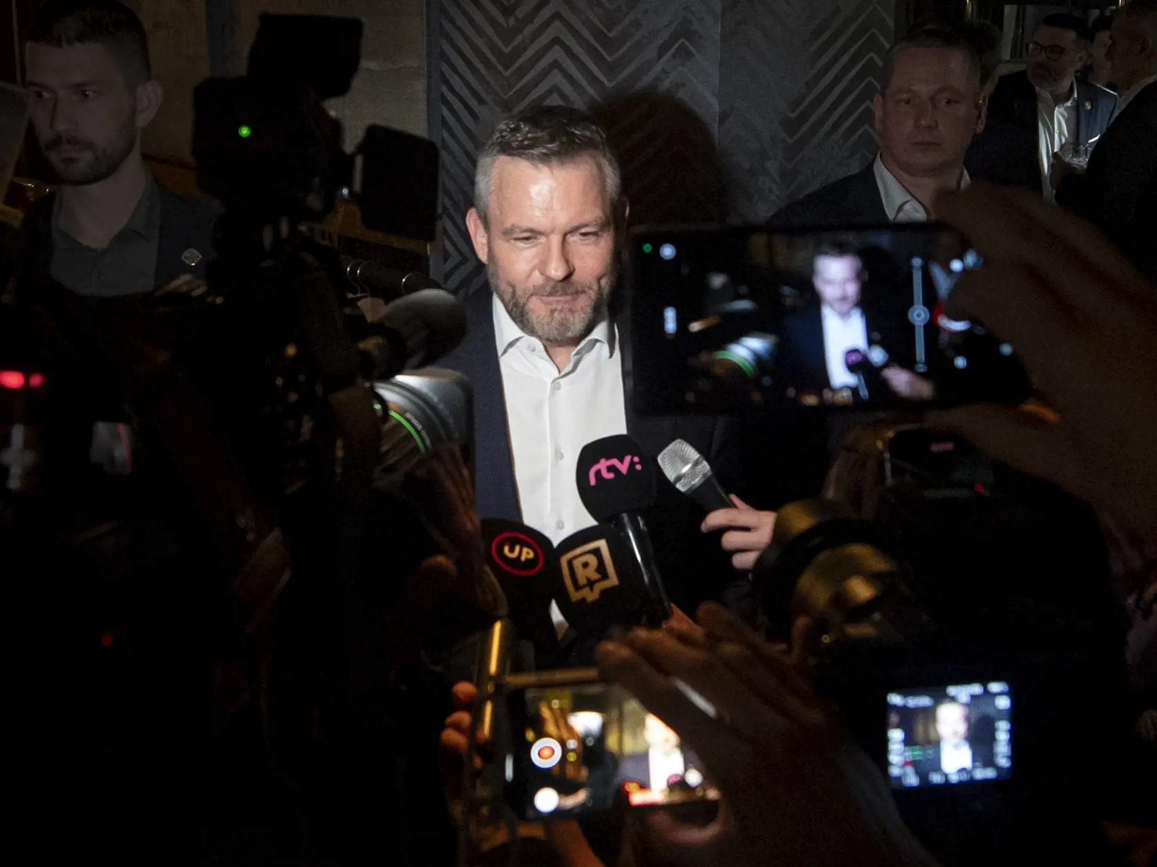 Na snímke predseda Národnej rady (NR) SR a kandidát na prezidenta SR Peter Pellegrini počas brífingu s novinármi vo svojej volebnej centrále v Bratislave počas 1. kola prezidentských volieb v sobotu 23. marca 2024.
