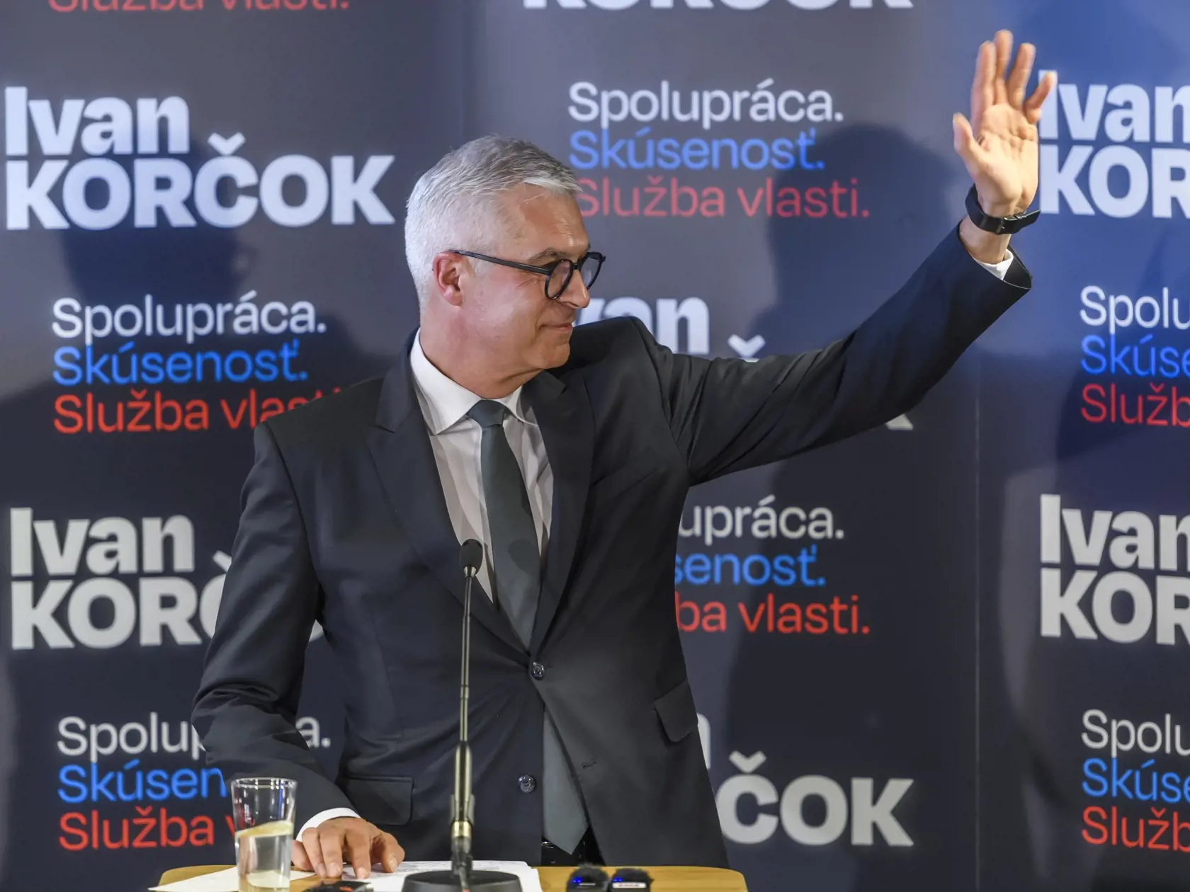 Na snímke kandidát na prezidenta SR Ivan Korčok reaguje na predbežné neoficiálne výsledky vo svojej volebnej centrále v Bratislave v nedeľu 24. marca 2024.