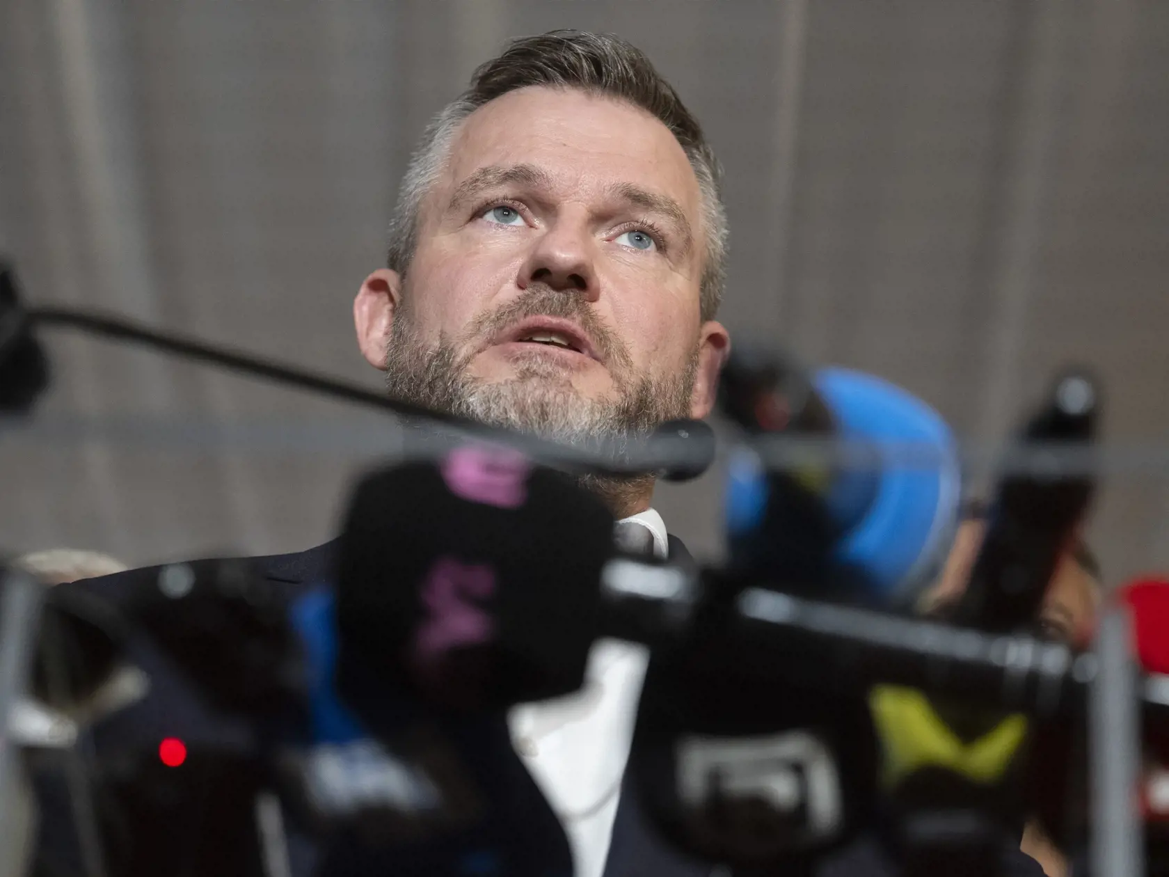 Na snímke predseda Národnej rady (NR) SR a kandidát na prezidenta SR Peter Pellegrini reaguje na predbežné neoficiálne výsledky po sčítaní 98 percent hlasov vo svojej volebnej centrále v Bratislave v nedeľu 24. marca 2024.