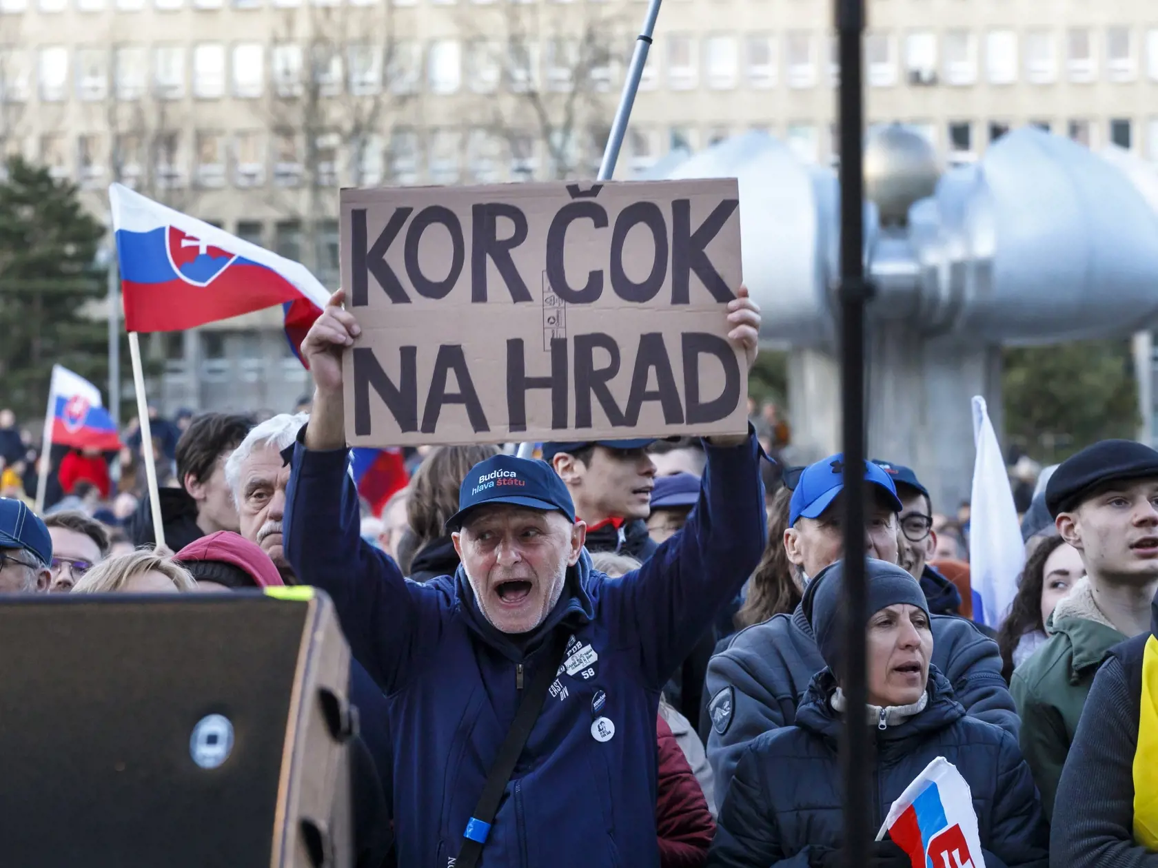 Na snímke verejné zhromaždenie s názvom “Nedovoľme im ovládnuť všetko” na podporu občianskeho kandidáta na prezidenta SR Ivana Korčoka na Námestí slobody v Bratislave v nedeľu 24. marca 2024.