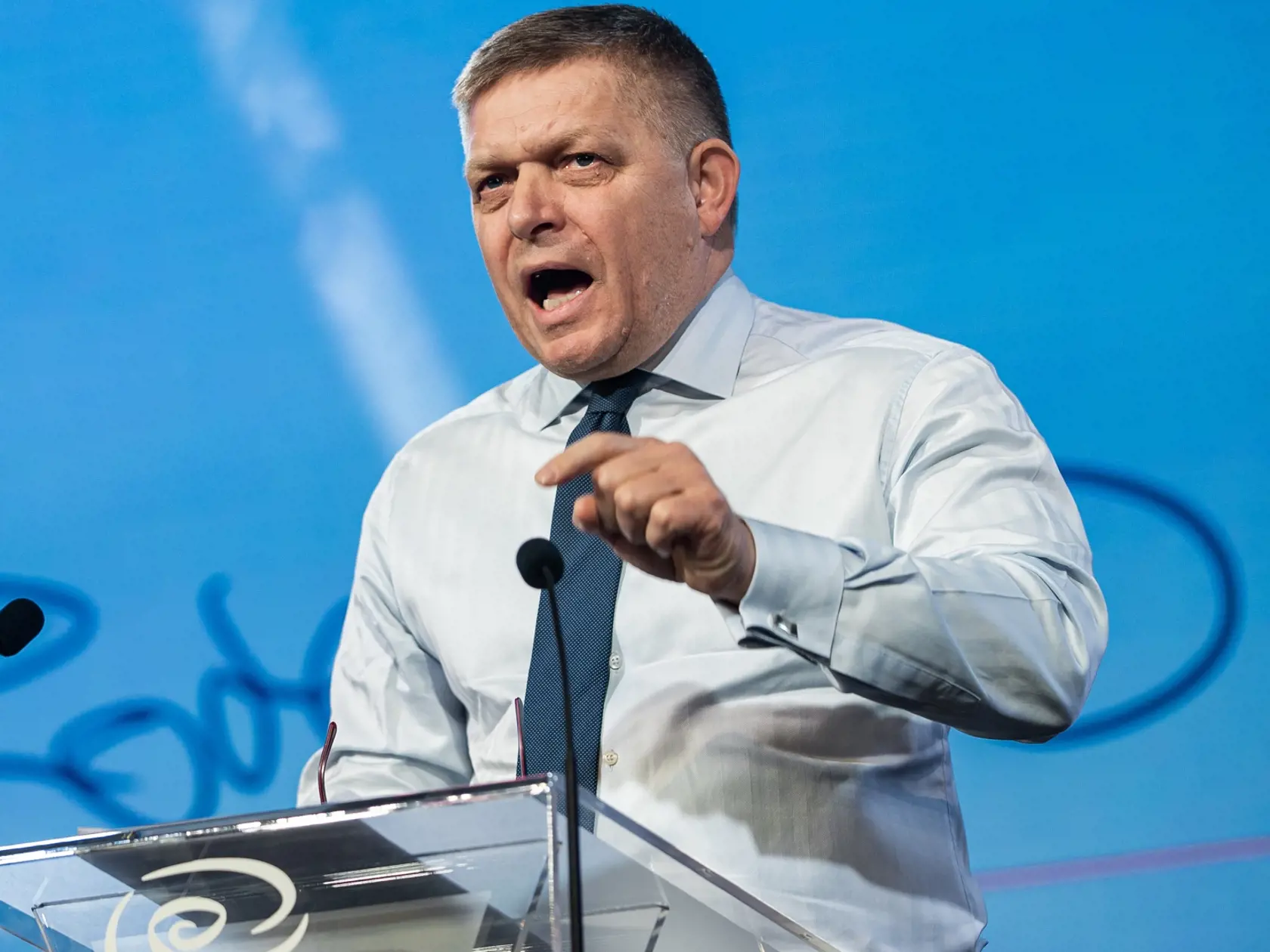 „Robert Fico dlhodobo patrí k najúspešnejším politikom na sociálnych sieťach. Jednak z pohľadu obsahu, ktorý je dostatočne kontroverzný, a tým si získalo interakcie. Zároveň si pomáha aj platenou reklamou. Jeho čísla boli dlhodobo dobré, a v posledných mesiacoch ešte výraznejšie vzrástol oproti ostatným politikom,“ ohodnotil výsledky šéfa Smeru Gabriel Tóth.