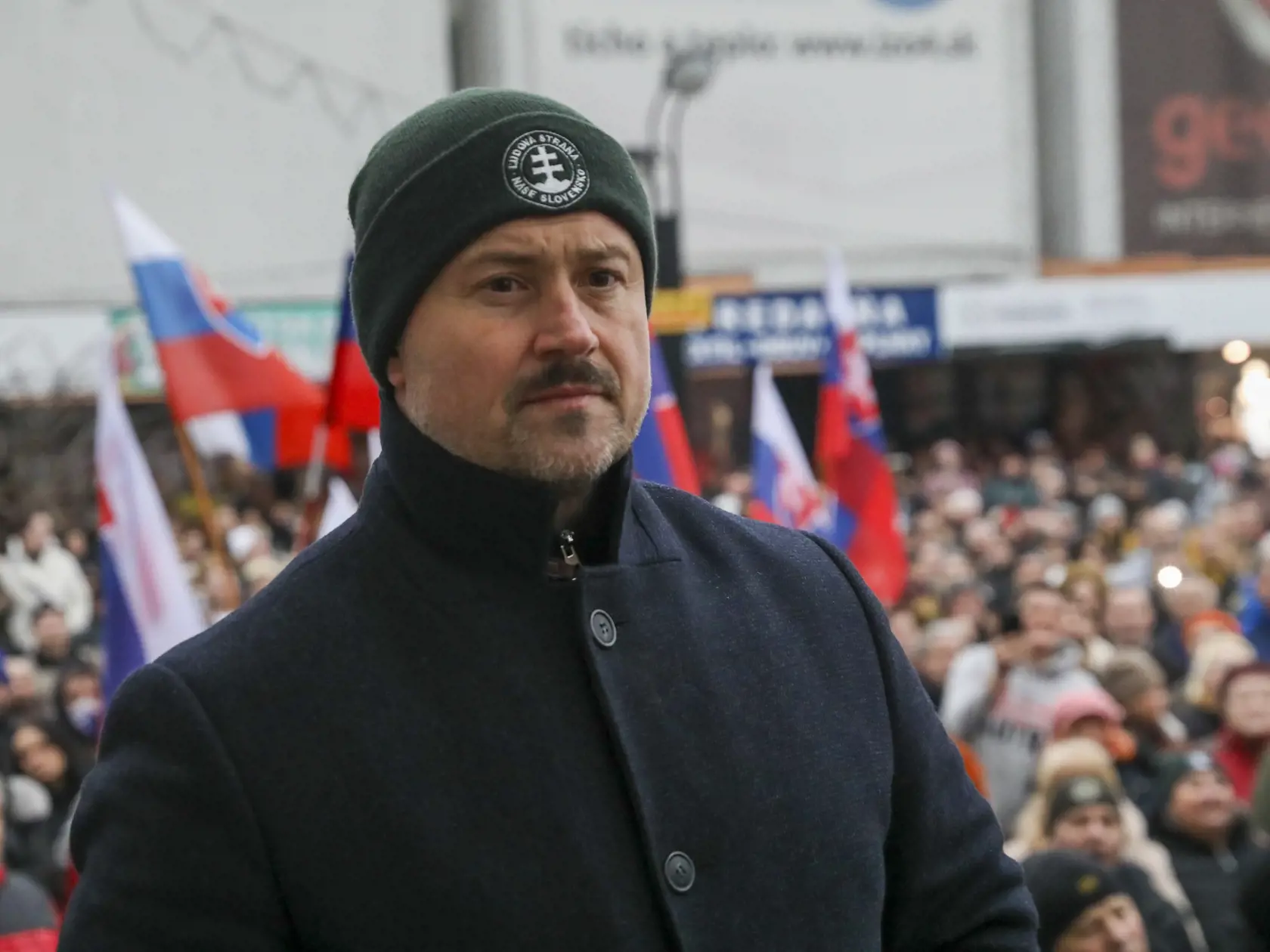 Zo slovenských politikov si dlhodobo platil za reklamu na sociálnej sieti najviac predseda ĽSNS Marian Kotleba. Od januára tento trend ešte výraznejšie nastúpil. Za posledných 6 týždňov minul viac, ako všetci ostatní politici dohromady.