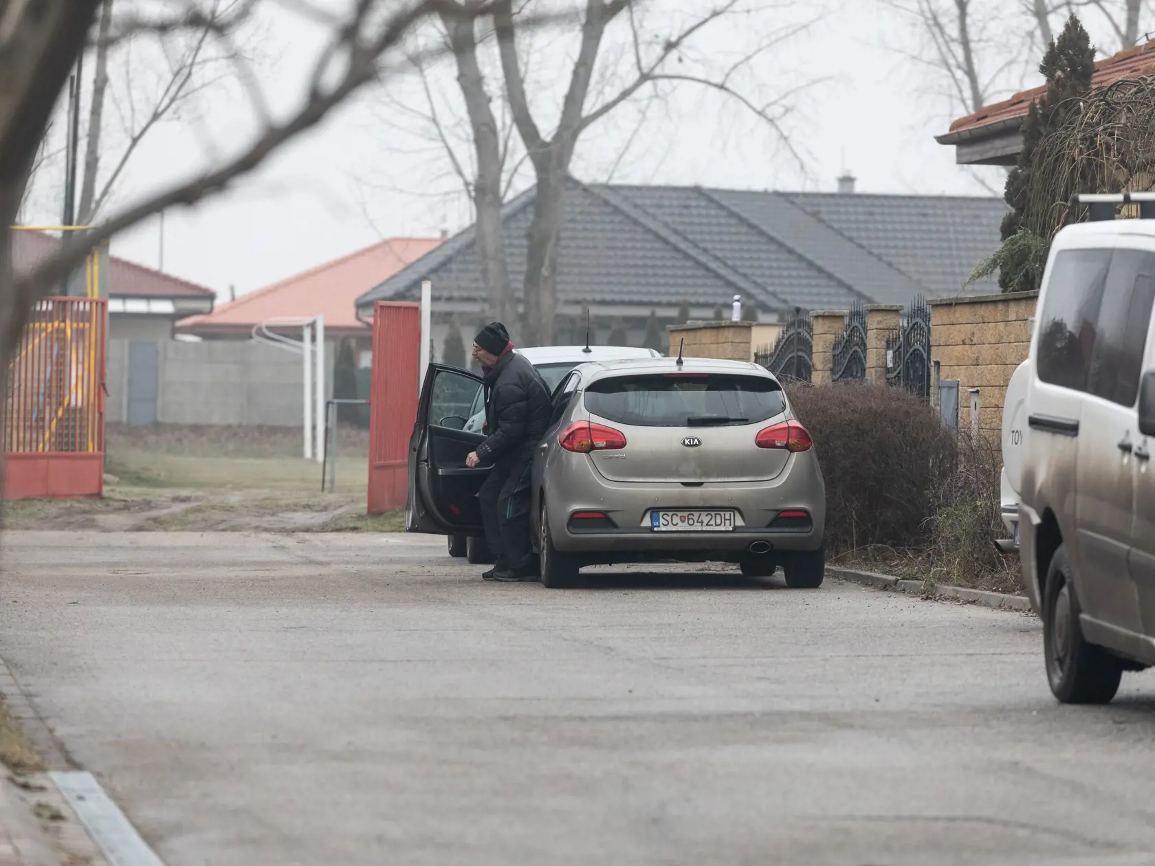 Bývalý generálny prokurátor Dobroslav Trnka deň po prepustení z cely policajného zaistenia v Nitre.
