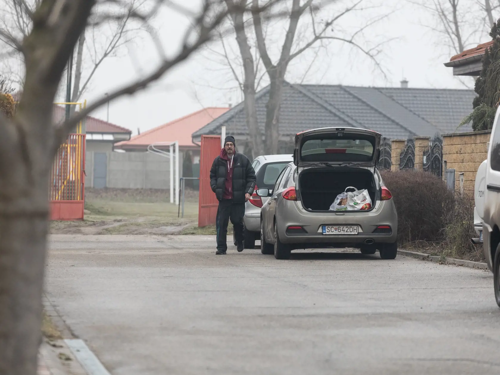 Bývalý generálny prokurátor Dobroslav Trnka deň po prepustení z cely policajného zaistenia v Nitre.