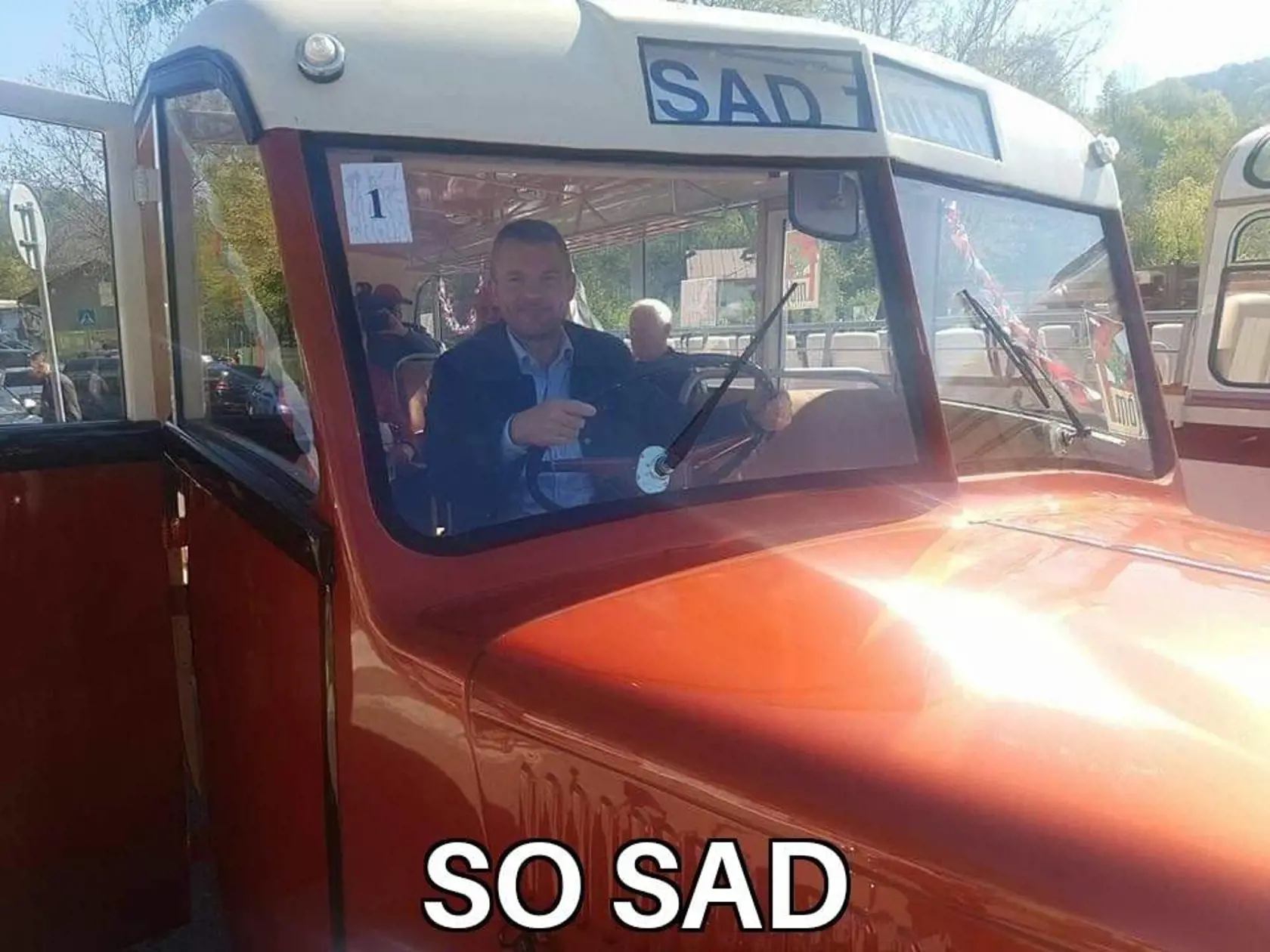 "So sad"znamená v angličtine "Aké smutné". Aj toto bola reakcia na situáciu v Banskobystrickom kraji ohľadne prímestských autobusov.