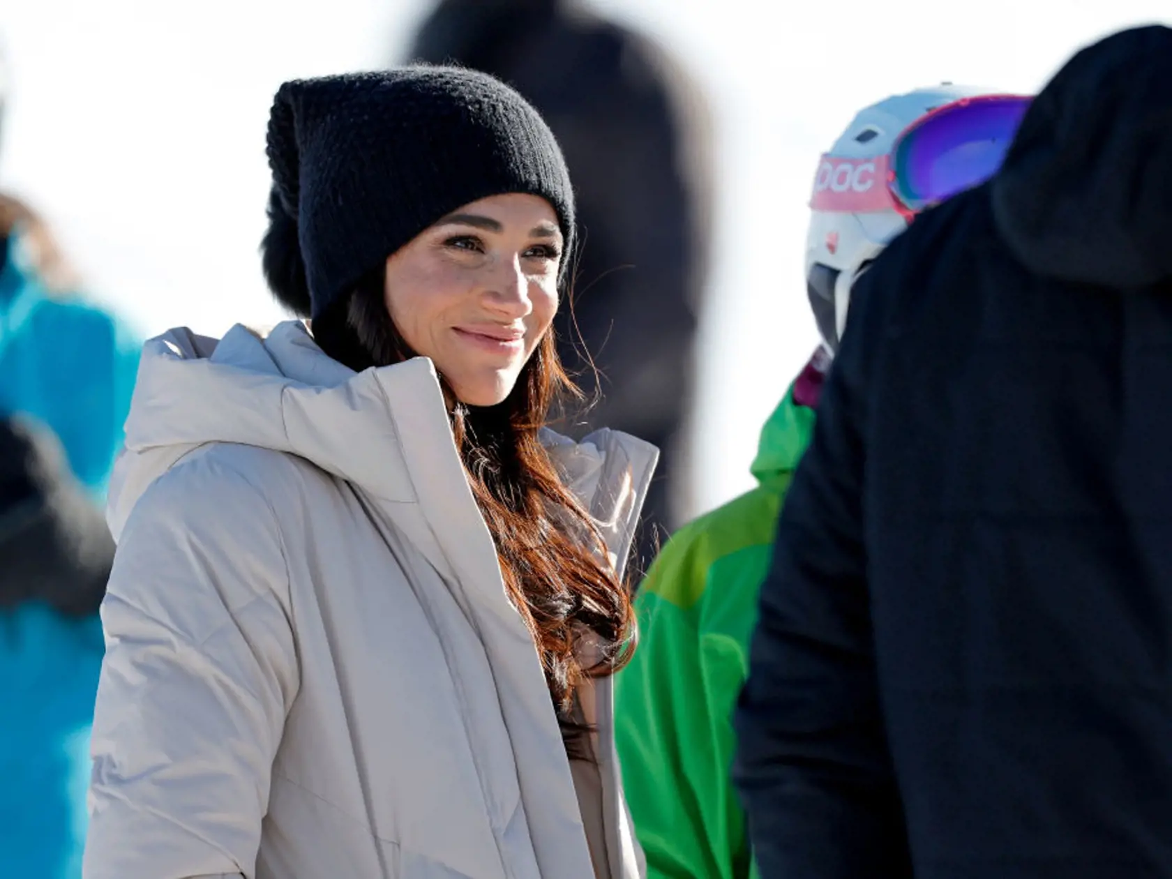 Harry a jeho manželka Meghan sa o vážnom ochorení svojej švagrinej údajne dozvedeli dosť hnusným spôsobom. Podľa informácií The Times o tom po prvýkrát počuli v televízii rovnako, ako ostatní úplne obyčajní ľudia, lebo kráľovská rodina a ani Kate s Williamom im o diagnóze osobne nehovorili.
