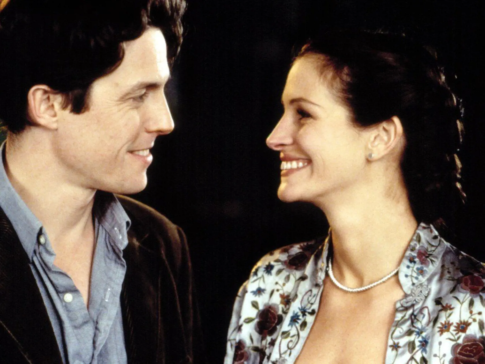 Julia Roberts a Hugh Grant vo filme Notting Hill (1999)