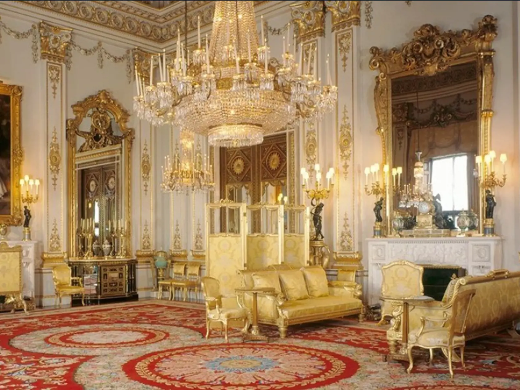 Pohľad na interiér paláca, kde kráľovná prijíma oficiálne návštevy.
