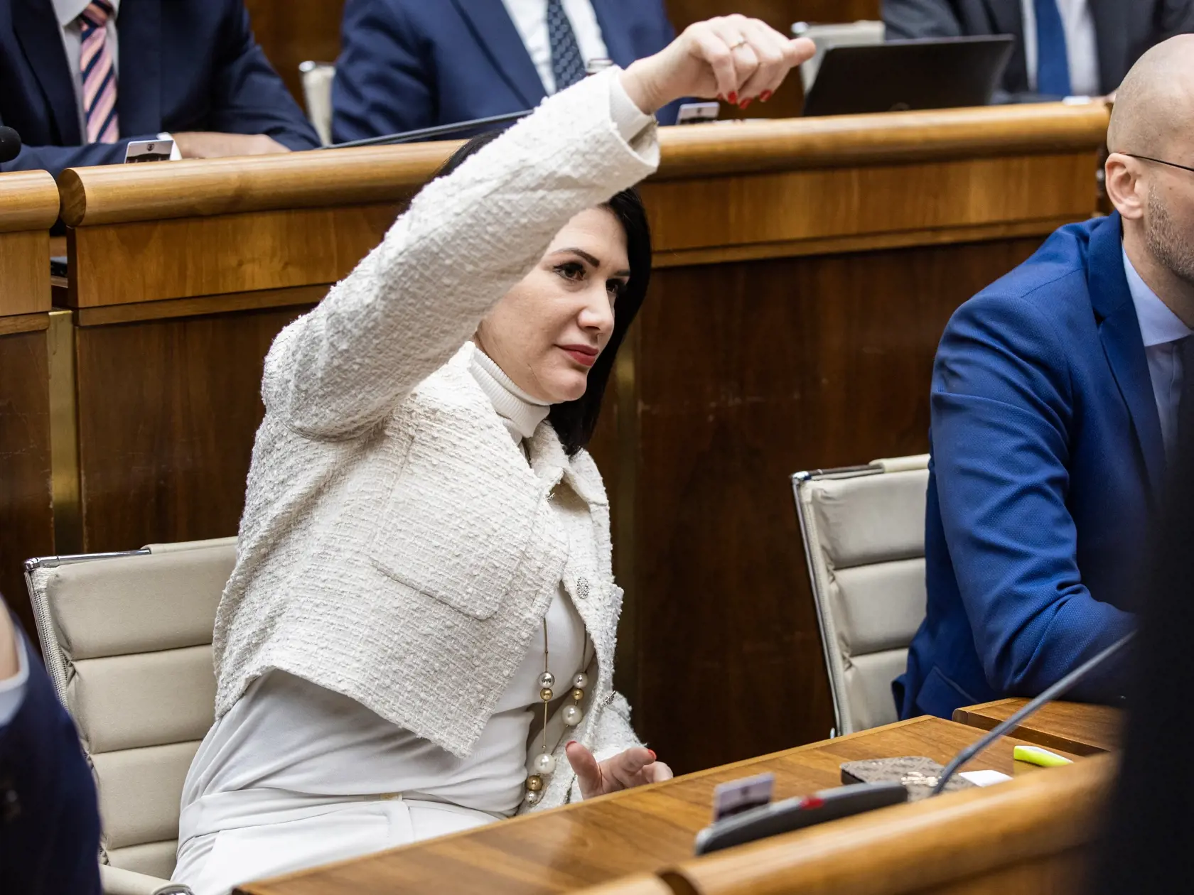 Rokovanie parlamentu o vyslovení nedôvery súčasnej vláde. Na snímke Jana Bittó Cigániková.