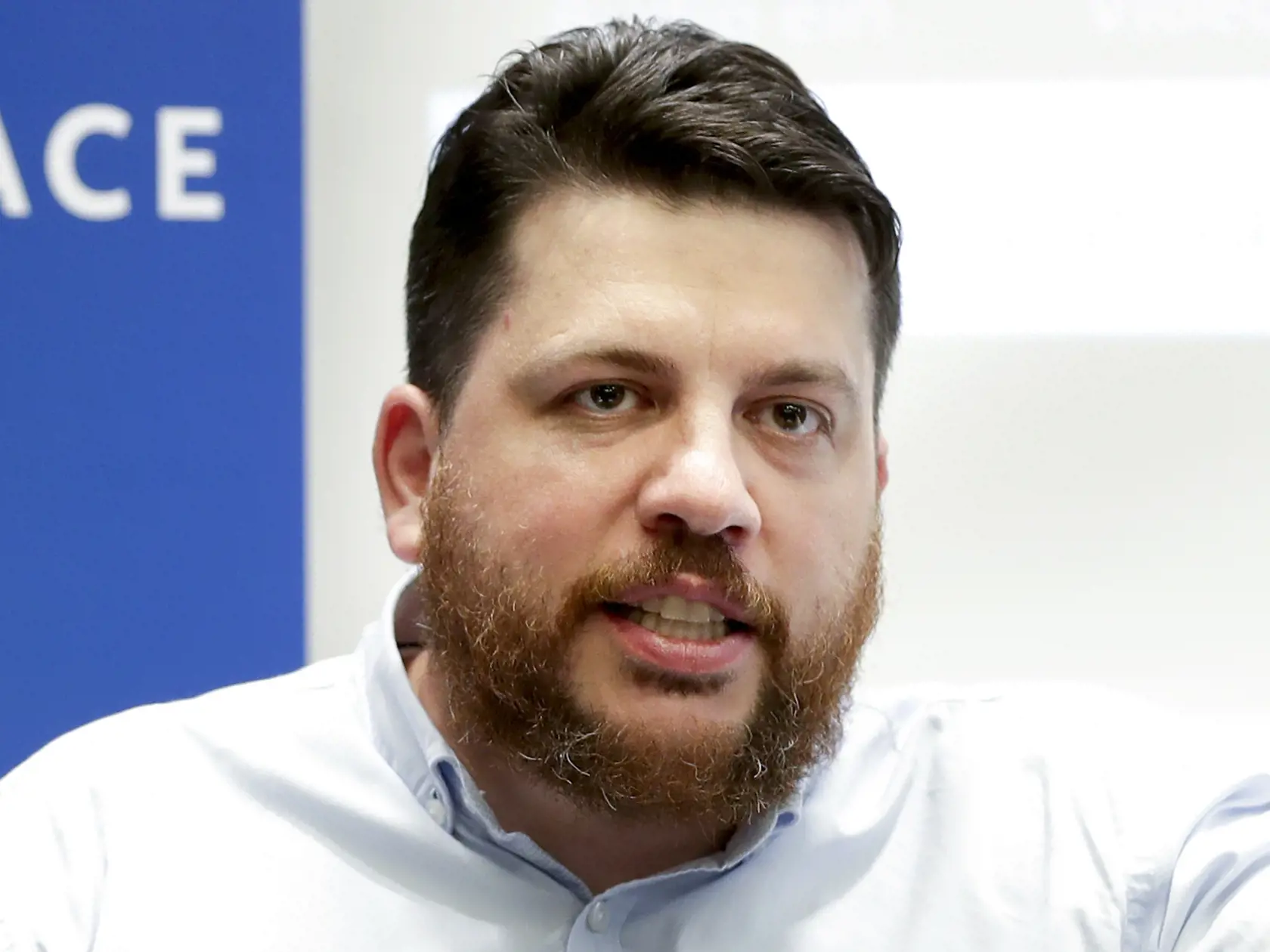 Na archívnej snímke z 21. augusta 2020 je Leonid Volkov počas tlačovej konferencie v Berlíne.