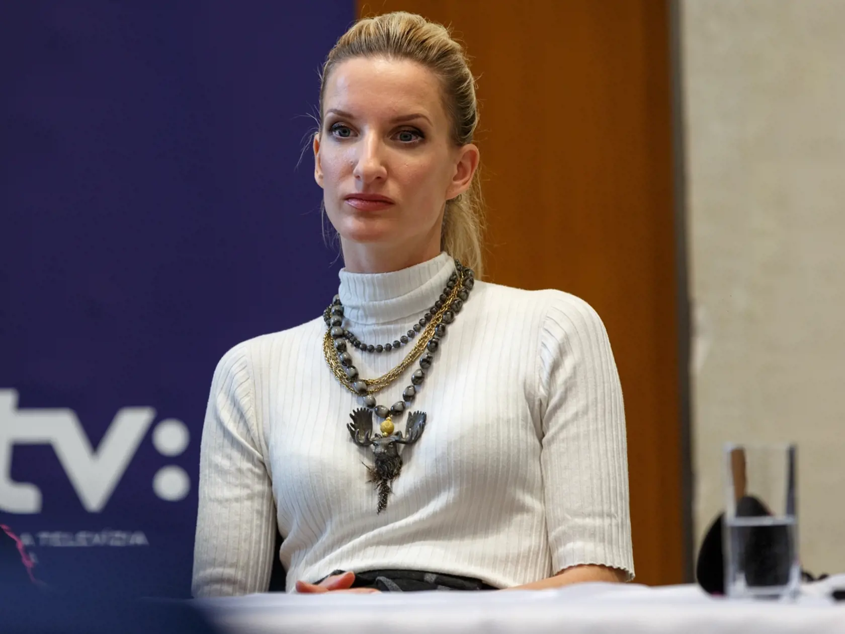 Tlačová beseda k uvedeniu projektu nového slovenského seriálu RTVS najväčší Slovák. Na snímke zľava Štefan Chrappa, moderátorka Adela Vinczeová, generálny riaditeľ RTVS Jaroslav Rezník, riaditeľ televíznych programových služieb RTVS Marek Ťapák a producent Peter Núňez.