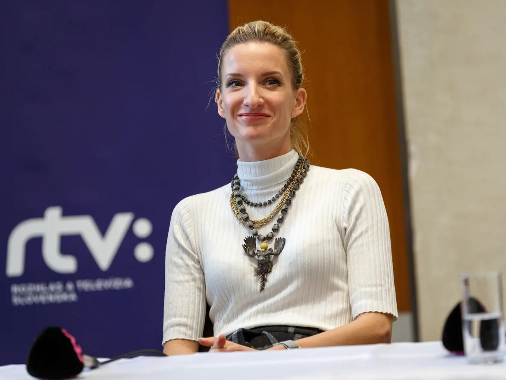 „Moja úloha bude sprievodná, pozitívne neutrálna, sama sa veľmi rada nechám prekvapiť, kto je pre Slovákov tá najväčšia osobnosť," hovorí moderátorka úvodného galavečera a finálového priameho prenosu Najväčší Slovák.