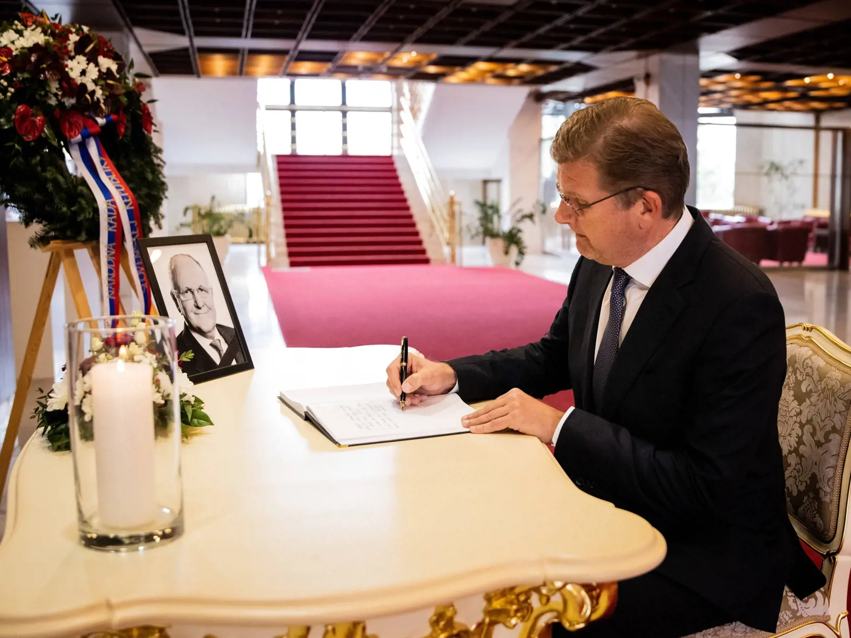 Podpredseda Národnej rady SR poverený výkonom právomocí predsedu Peter Žiga si pripomenul zosnulého bývalého poslanca NR SR Dušana Čaploviča.