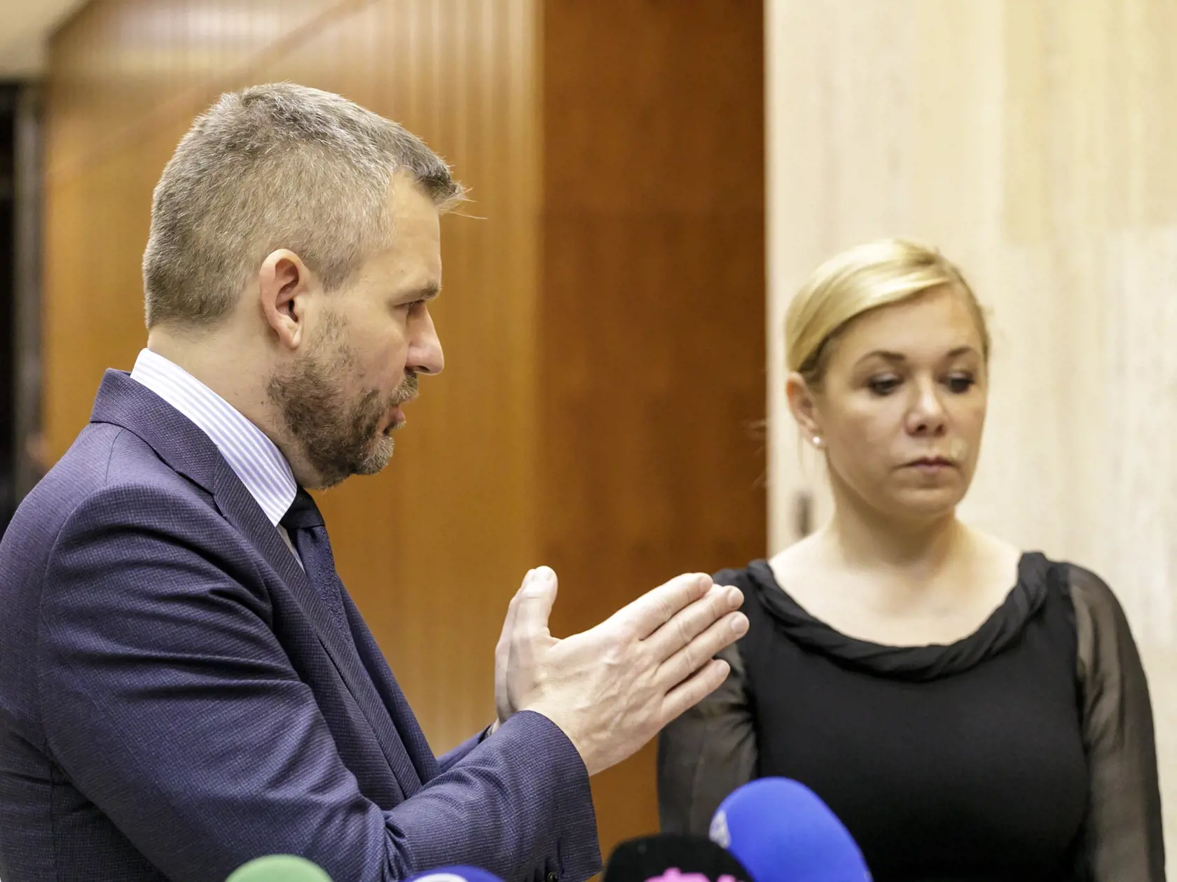 Na snímke zľava predseda vlády SR Peter Pellegrini a ministerka vnútra SR Denisa Saková počas tlačovej konferencie po zasadaní 200. schôdze vlády SR v Bratislave 11. marca 2020. FOTO TASR – Dano Veselský