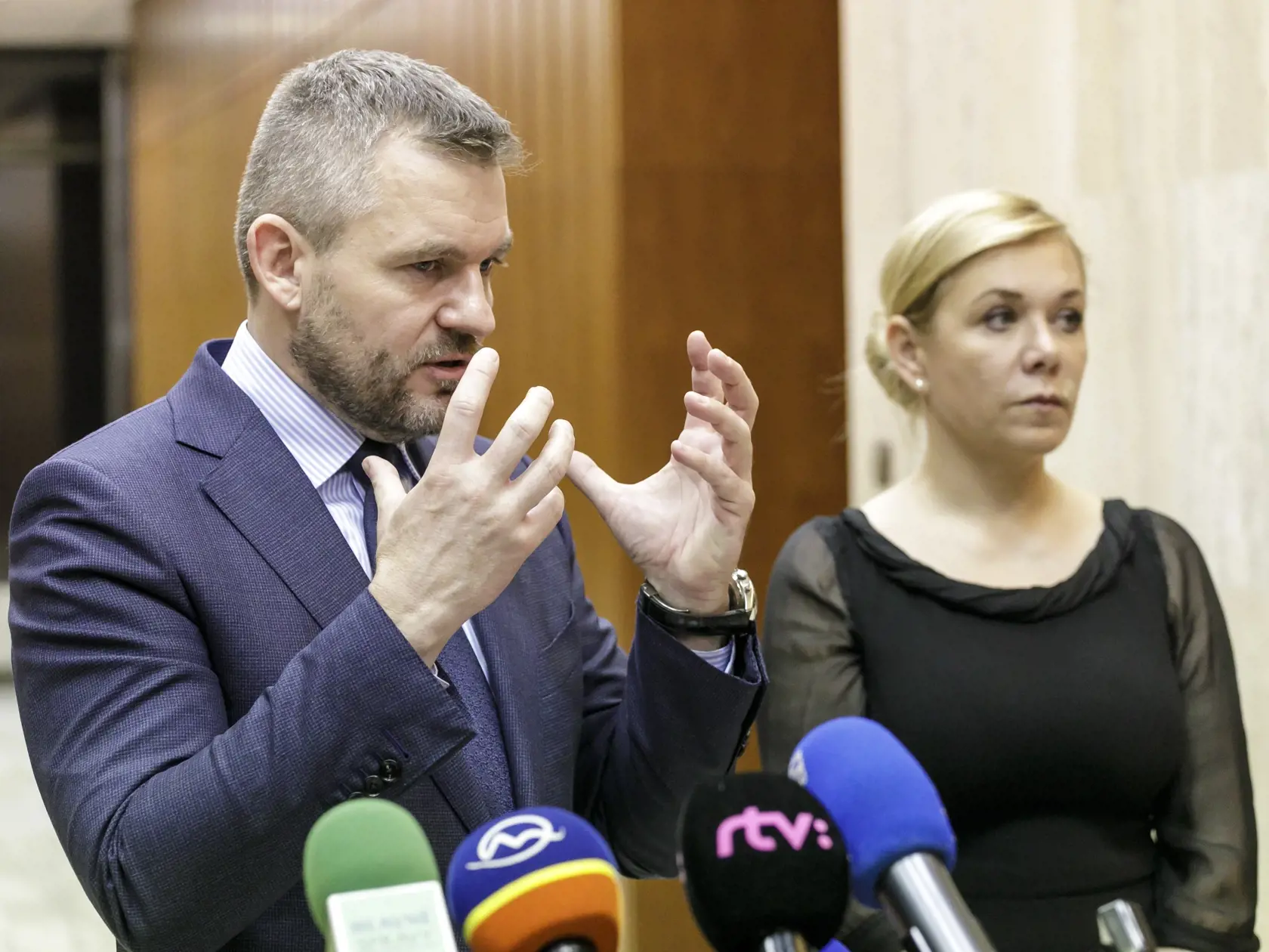 Na snímke zľava predseda vlády SR Peter Pellegrini a ministerka vnútra SR Denisa Saková počas tlačovej konferencie po zasadaní 200. schôdze vlády SR v Bratislave 11. marca 2020. FOTO TASR – Dano Veselský
