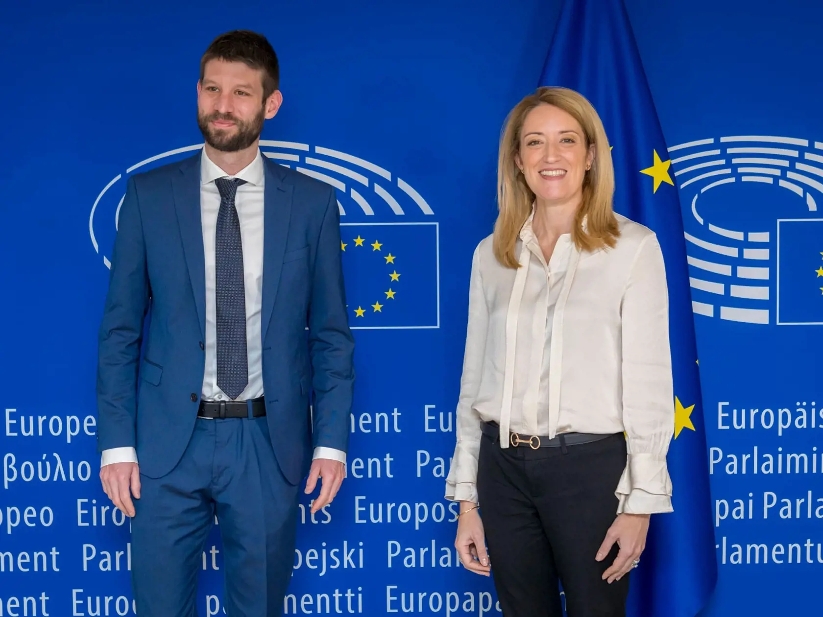 Michal Šimečka na fotografii s predsedníčkou europarlamentu.