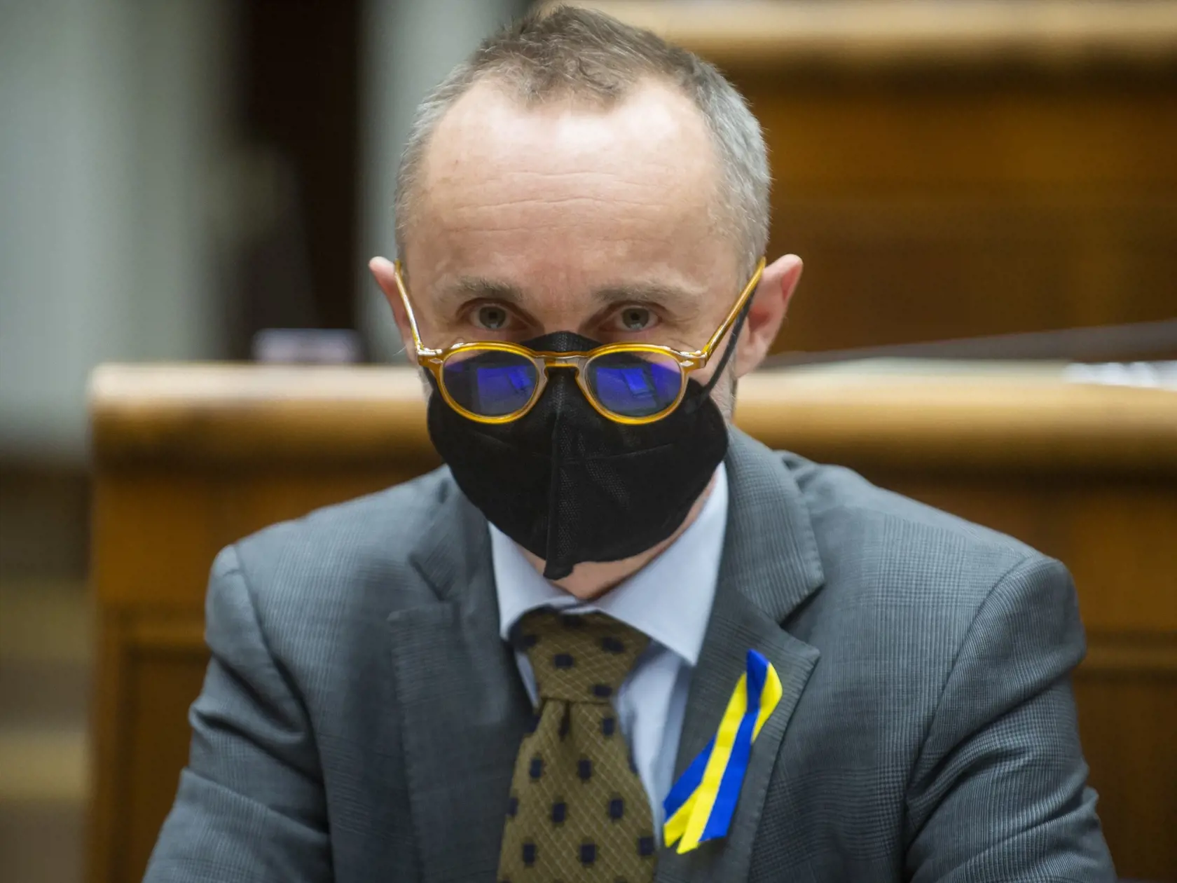 Na snímke nezaradený poslanec NRSR Tomáš Valášek (OĽaNO) počas 59. schôdze Národnej rady Slovenskej republiky k aktuálnej situácii na Ukrajine v piatok 25. februára 2022 v Bratislave. FOTO TASR - Jakub Kotian