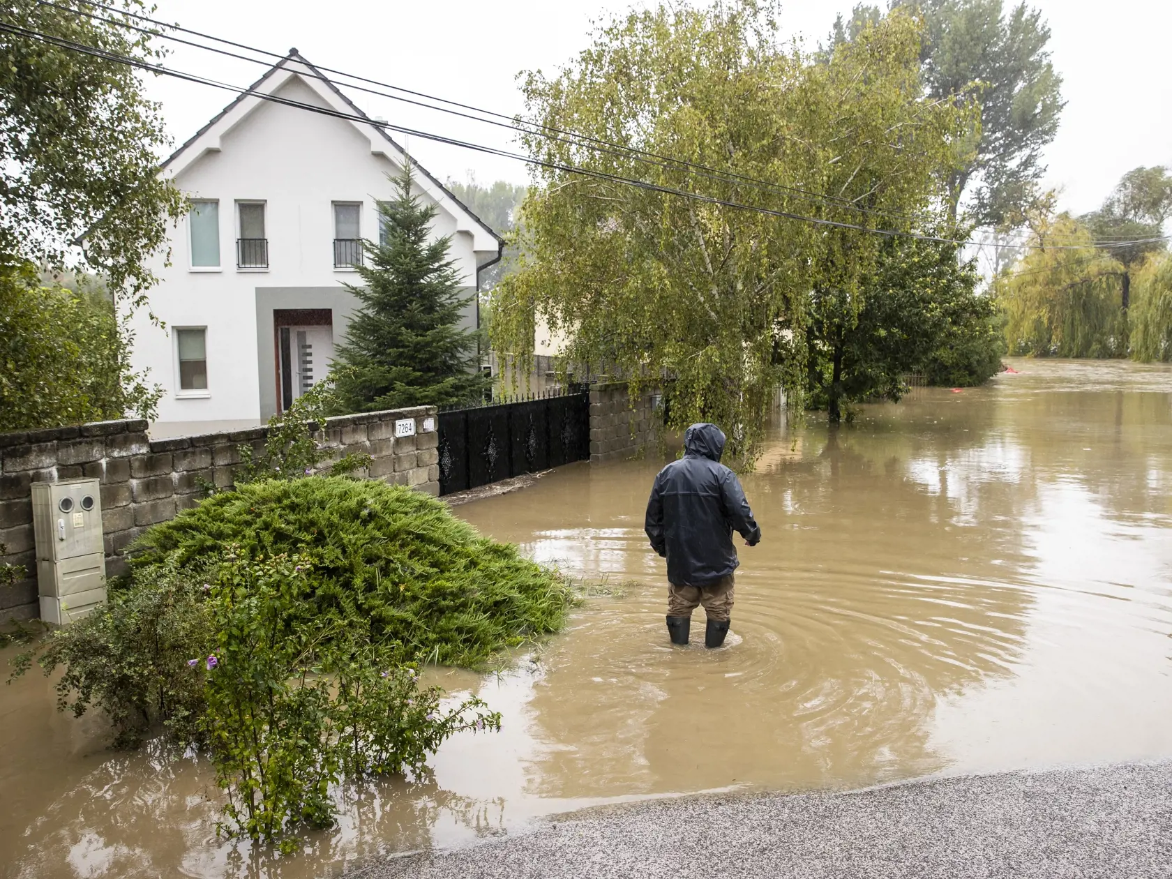 Záchranné práce na Istrijskej ulici v Bratislave.