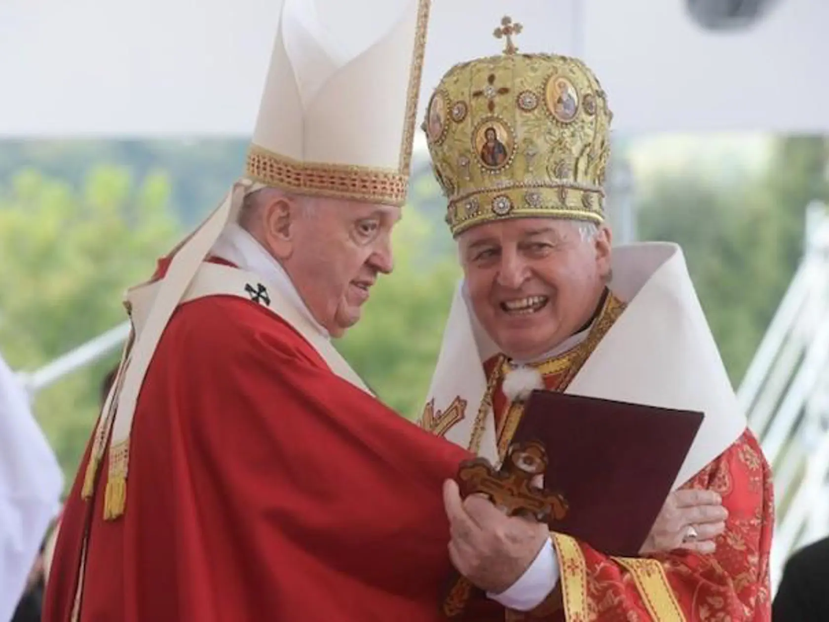 Svätý Otec pri vlaňajšej návšteve Slovenska navštívil Prešov. Nikto vtedy netušil, že arcibiskup Babjak sa v krátkom čase vzdá svojho úradu.