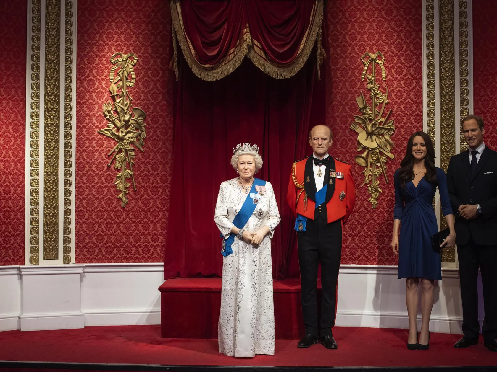 Múzeum voskových figurín v Londýne odstránilo napodobeniny Harryho a Meghan zo svojej výstavy.