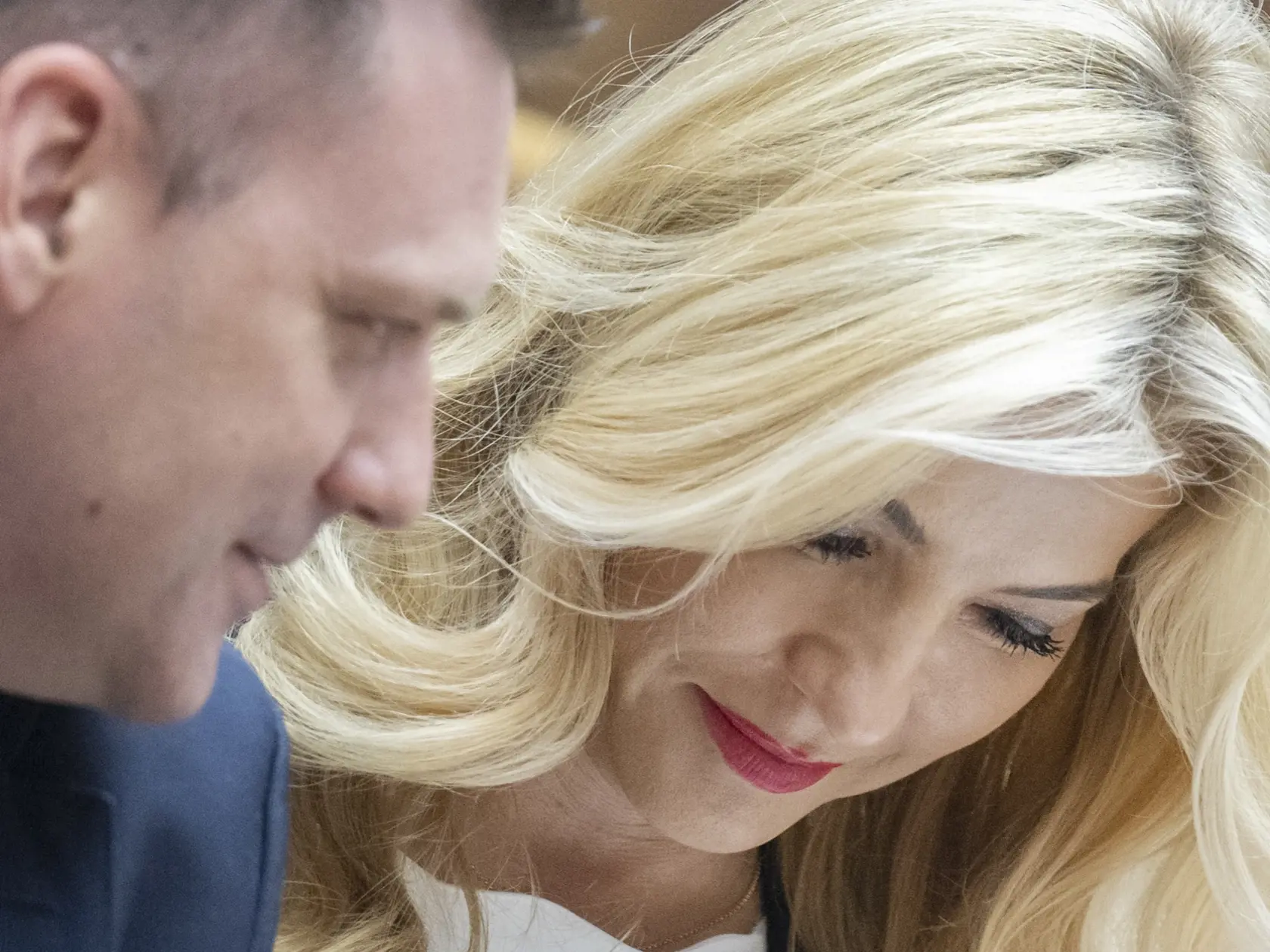 Na snímke vpravo ministerka kultúry SR Martina Šimkovičová (nominantka SNS) a podpredseda vlády SR a minister životného prostredia SR Tomáš Taraba (nominant SNS) počas 12. schôdze Parlamentu SR. Poslanci Národnej rady (NR) SR neodvolali Martinu Šimkovičovú (nominantka SNS) z postu ministerky kultúry. Rozhodli o tom v utorkovom hlasovaní. Za opozičný návrh na jej odvolanie hlasovalo 64 poslancov zo 142 prítomných, proti bolo 78. V Bratislave 14. mája 2024. FOTO TASR - Martin Baumann