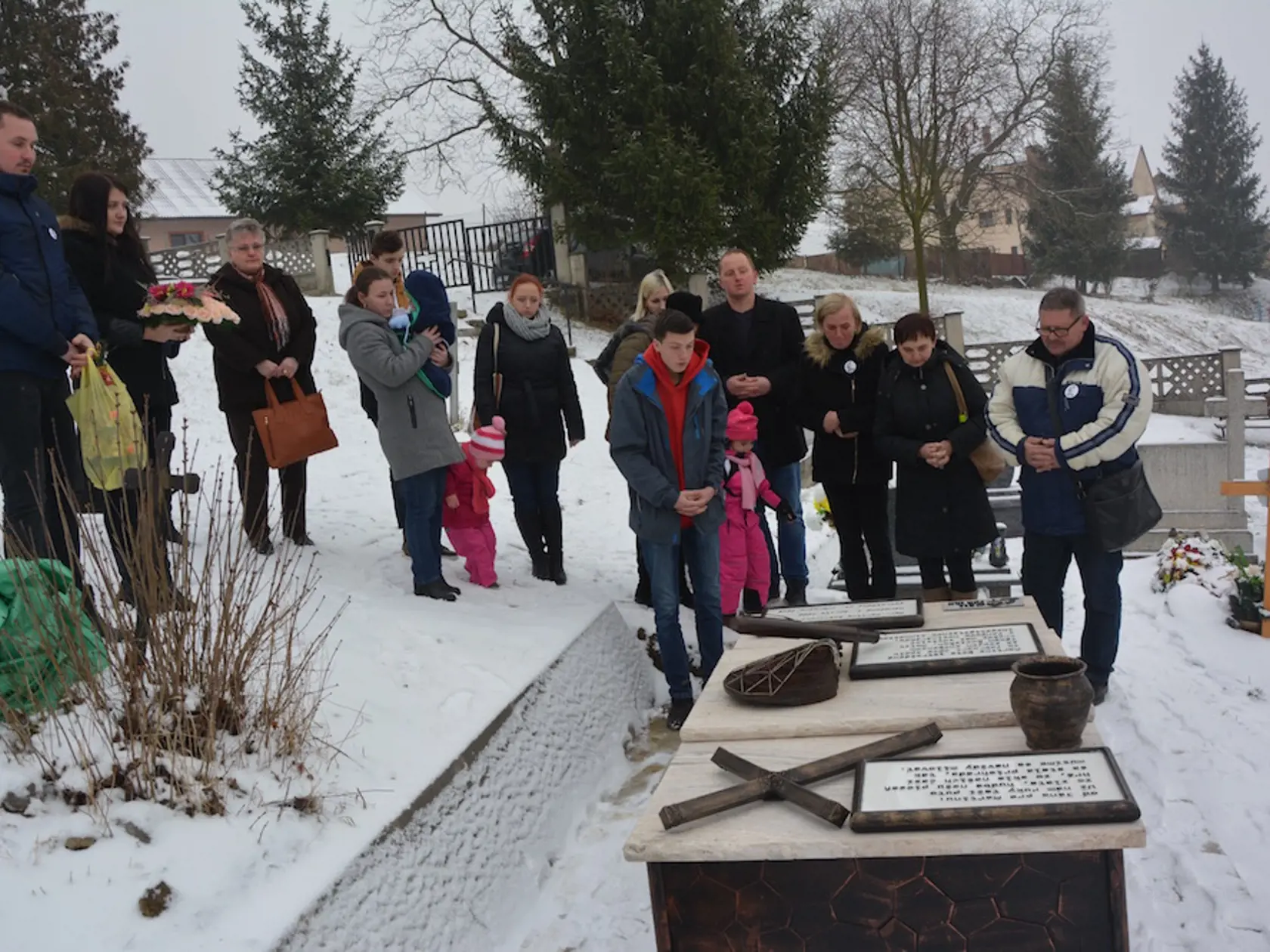 Rodičia zavraždených snúbencov Jána Kuciaka a Martiny Kušnírovej - Jozef a Mária Kuciakovci a Zlatica Kušnírová v sobotu dopoludnia odhalili Jankov pomník v jeho rodnom Štiavniku a popoludní Martinin v rodných Gregorovciach.