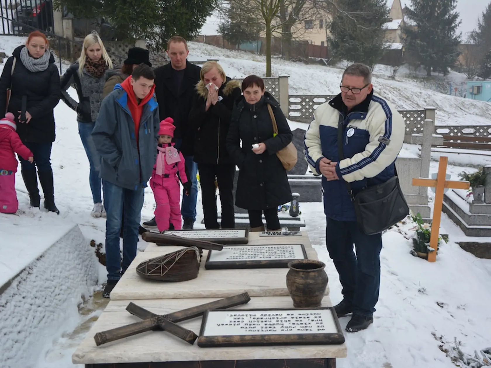 Rodičia zavraždených snúbencov Jána Kuciaka a Martiny Kušnírovej - Jozef a Mária Kuciakovci a Zlatica Kušnírová v sobotu dopoludnia odhalili Jankov pomník v jeho rodnom Štiavniku a popoludní Martinin v rodných Gregorovciach.