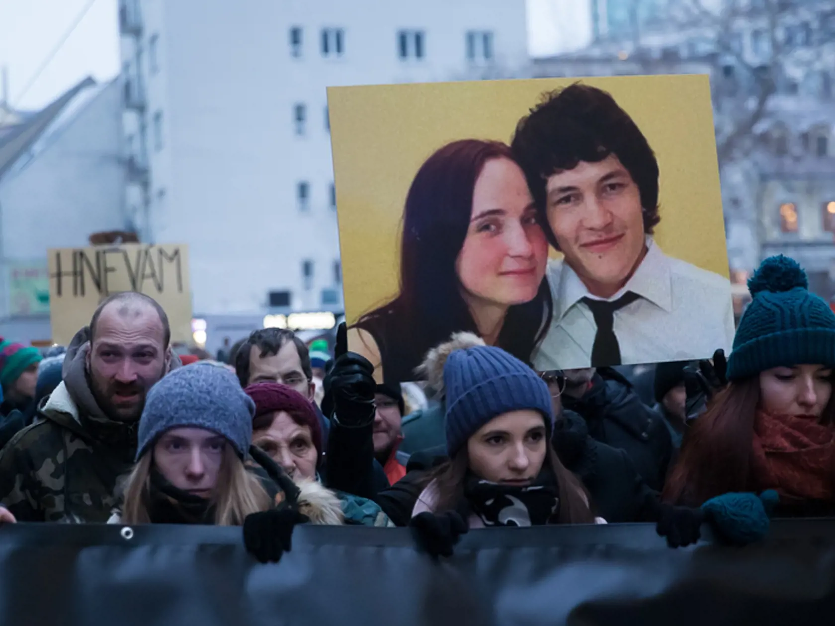 Kuciaka zavraždili dvomi ranami do srdca a jeho priateľku jednou do hlavy.