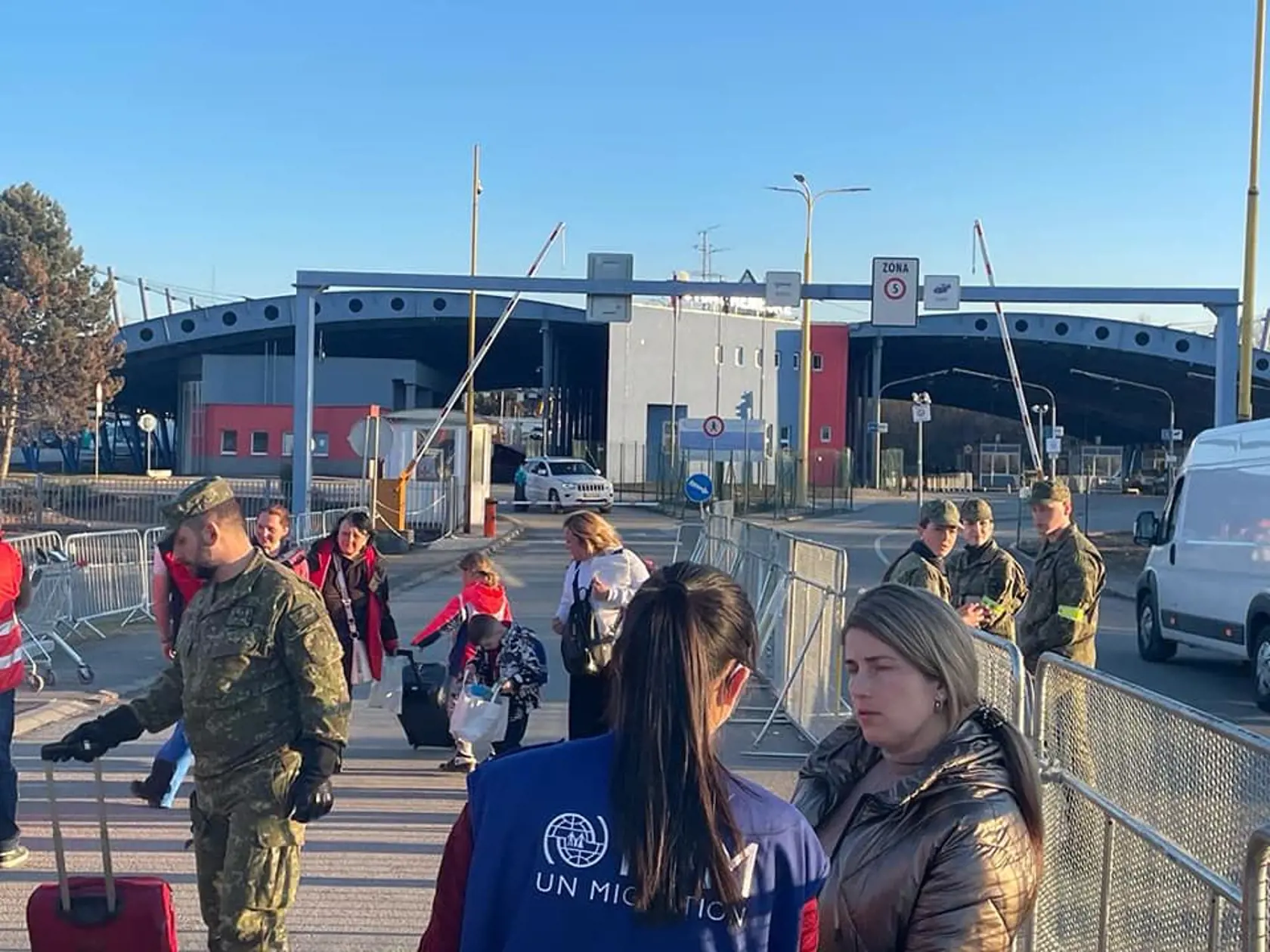 Polícia upozorňuje na obmedzenia na hraničnom priechode Vyšné Nemecké počas nedele (8. 5.). Odporúča použiť hraničný priechod Ubľa.