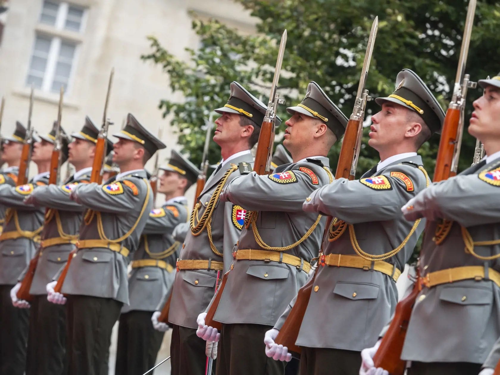 Na snímke čestná stráž počas Veliteľského zhromaždenia náčelníka Generálneho štábu OS SR v Primaciálnom paláci v Bratislave 27. júna 2023. FOTO TASR - Jaroslav Novák


