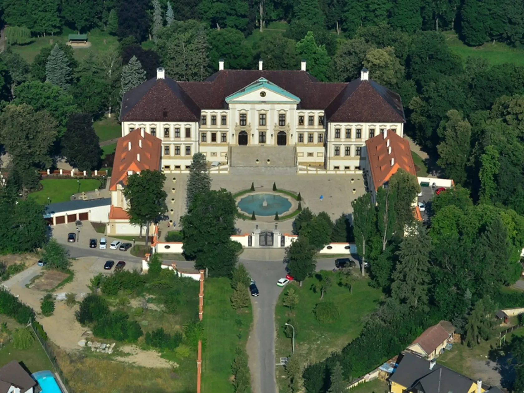 Mária Pietrová  žije na zámku Koloděje.