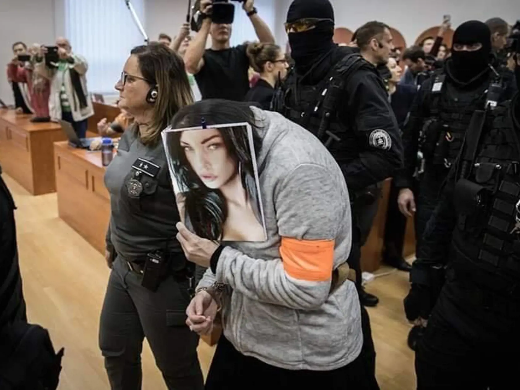 Alena Zsuzsová je obľúbeným objektom satirickej stránky