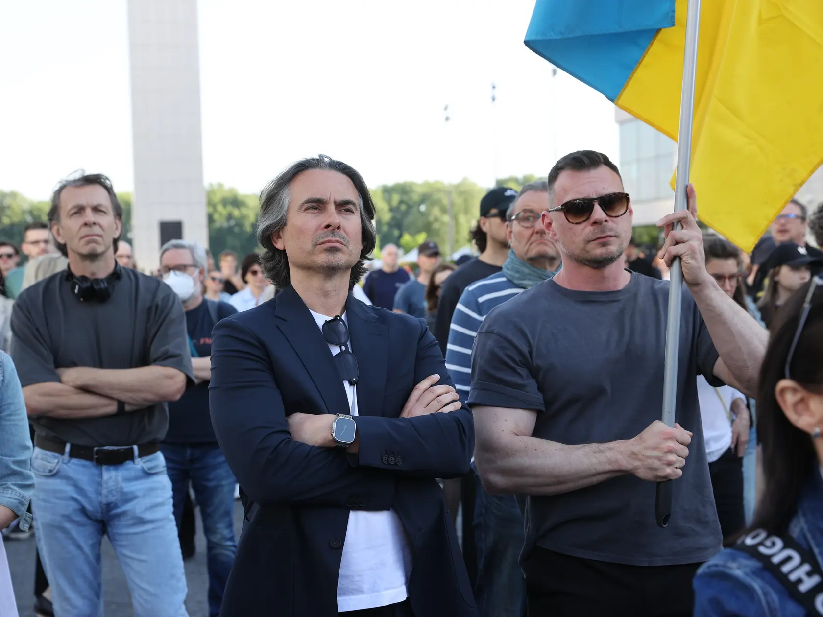 Pred koncertom ruskej speváčky Anny Netrebko sa konal  protest na námestí pred Slovenským národným divadlom. V dave nechýbal ani exriaditeľ divadla Matej Drlička.