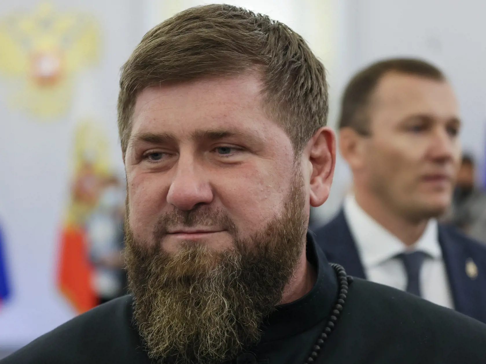 Čečenský vodca Ramzan Kadyrov prichádza na ceremoniál podpisu zmluvy o pričlenení štyroch okupovaných oblastí Ukrajiny k Rusku, v Kremli v Moskve 30. septembra 2022.