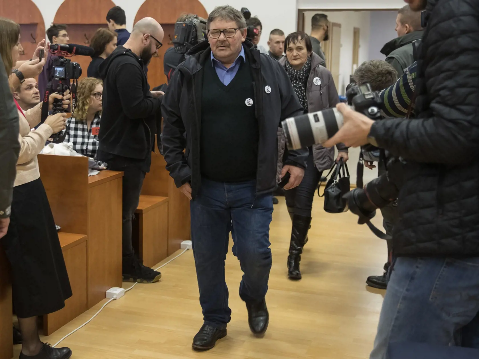 Siedme pojednávanie na Špecializovanom trestnom súde v Pezinku vo veci vraždy investigatívneho novinára Jána Kuciaka a jeho snúbenice Martiny Kušnírovej. Na snímke sú rodičia Jána Kuciaka, otec Jozef Kuciak a matka Jana Kuciaková.