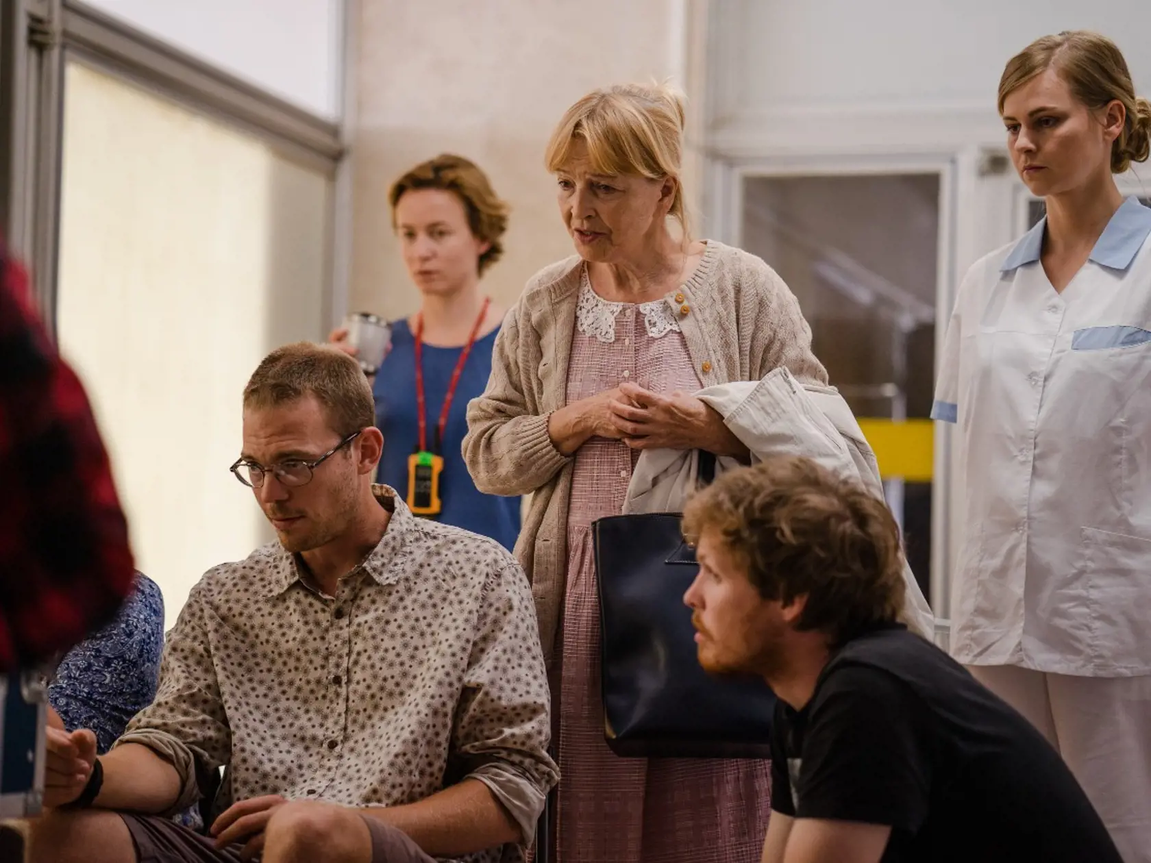Inšpiráciou pre film Ostrým nožom bol prípad z roku 2005, keď na dunajskom nábreží v Bratislave zavraždila skupina neonacistov vysokoškolského študenta