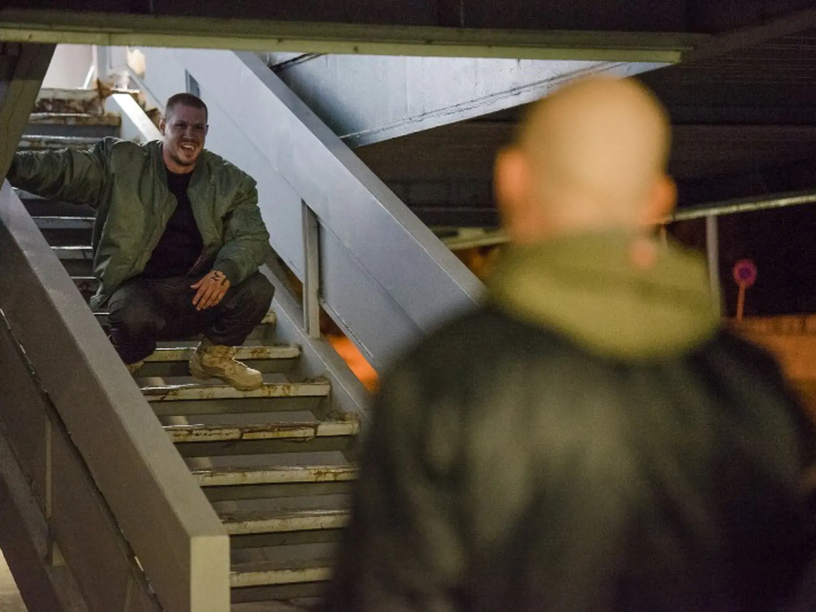 Inšpiráciou pre film Ostrým nožom bol prípad z roku 2005, keď na dunajskom nábreží v Bratislave zavraždila skupina neonacistov vysokoškolského študenta