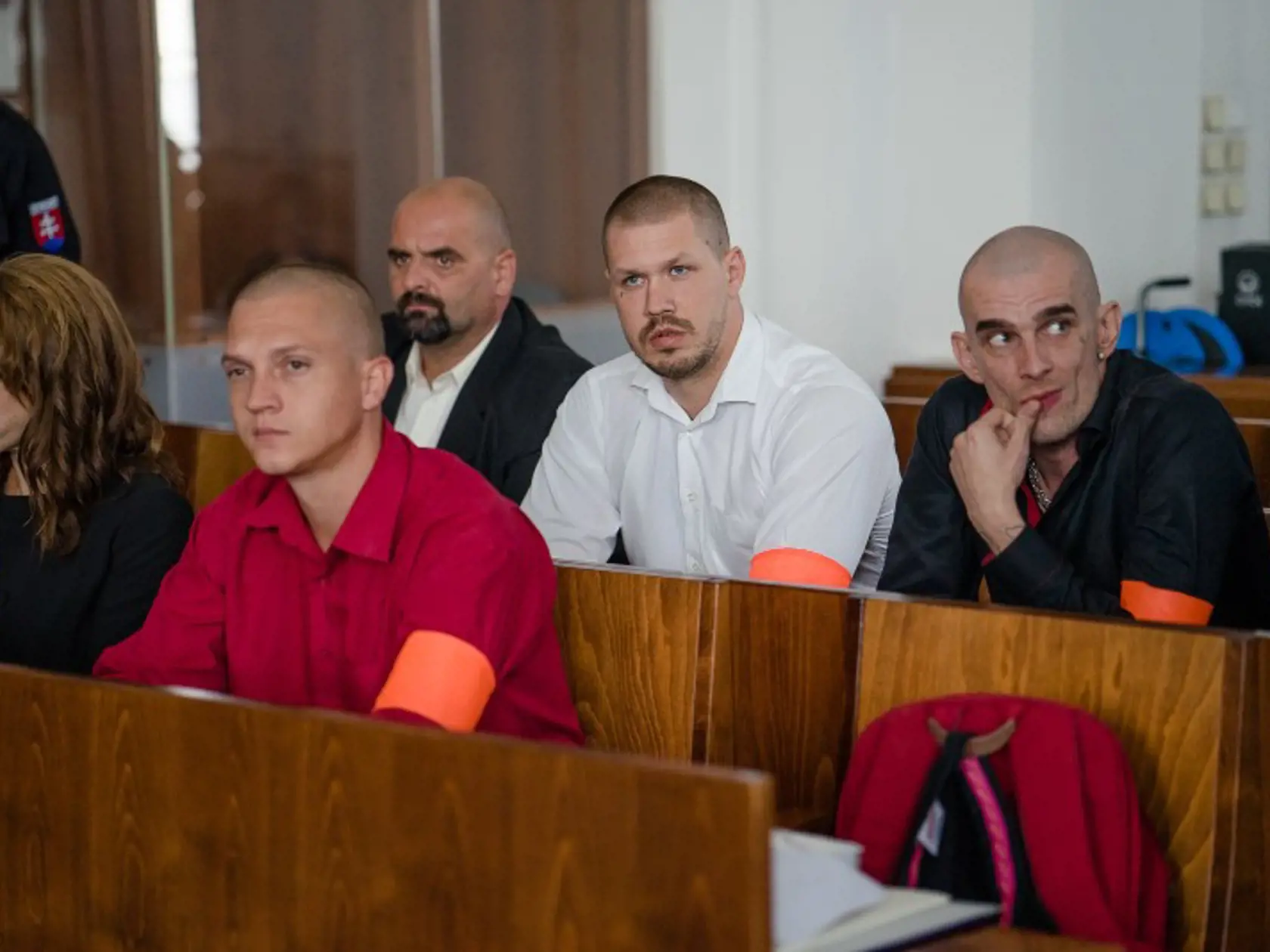Inšpiráciou pre film Ostrým nožom bol prípad z roku 2005, keď na dunajskom nábreží v Bratislave zavraždila skupina neonacistov vysokoškolského študenta