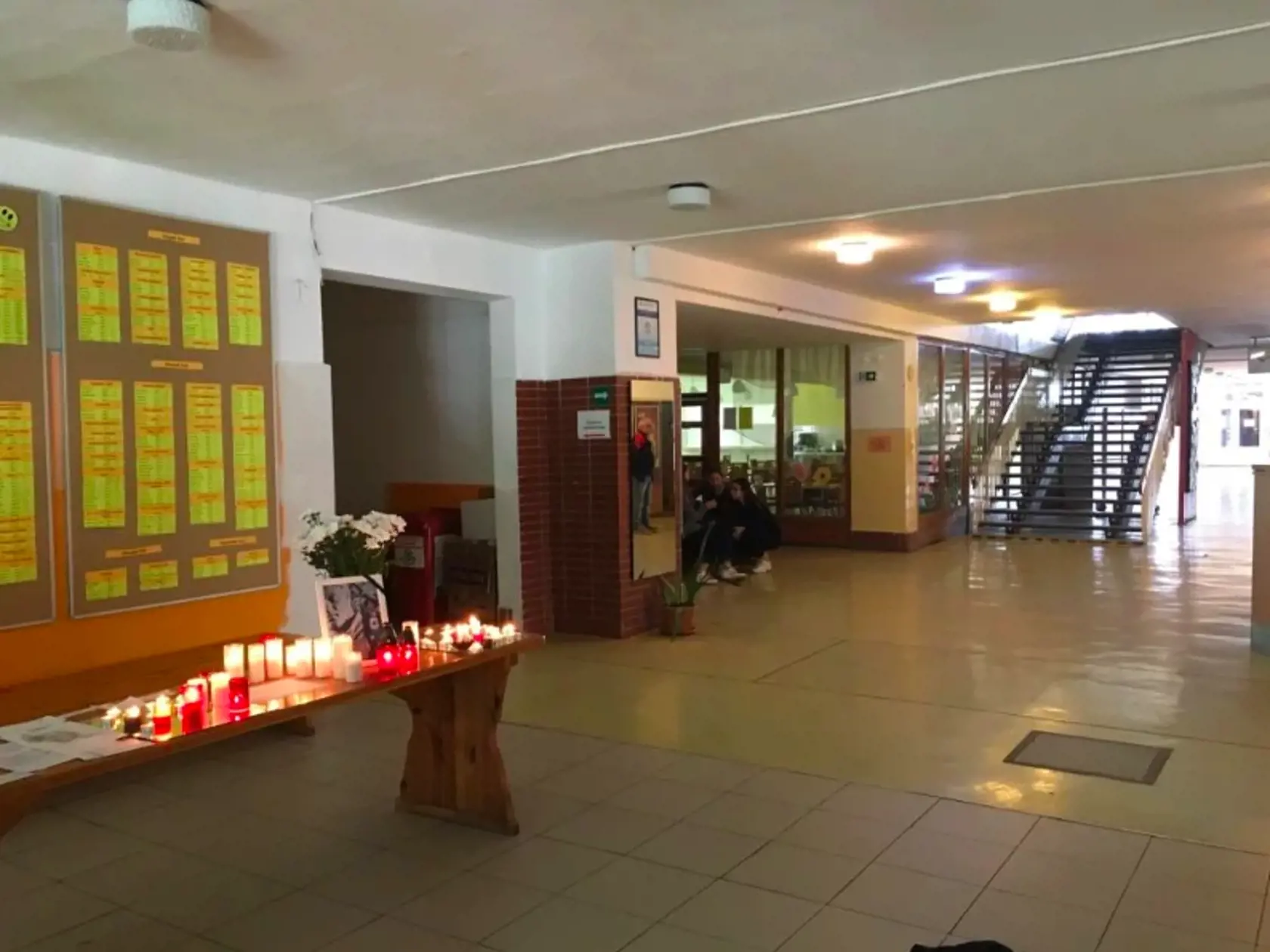 Spolužiaci a učitelia zo žilinského gymnázia si uctili Tomášovu pamiatku.