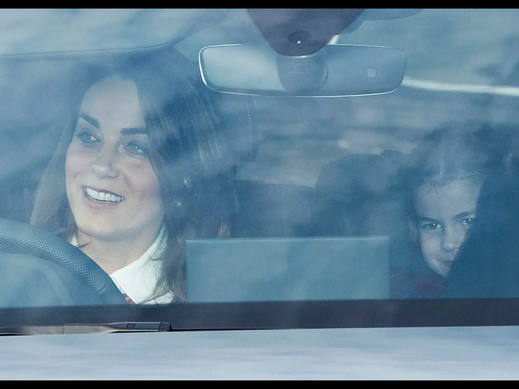 Vojvodkyňa Kate a princezná Charlotte.