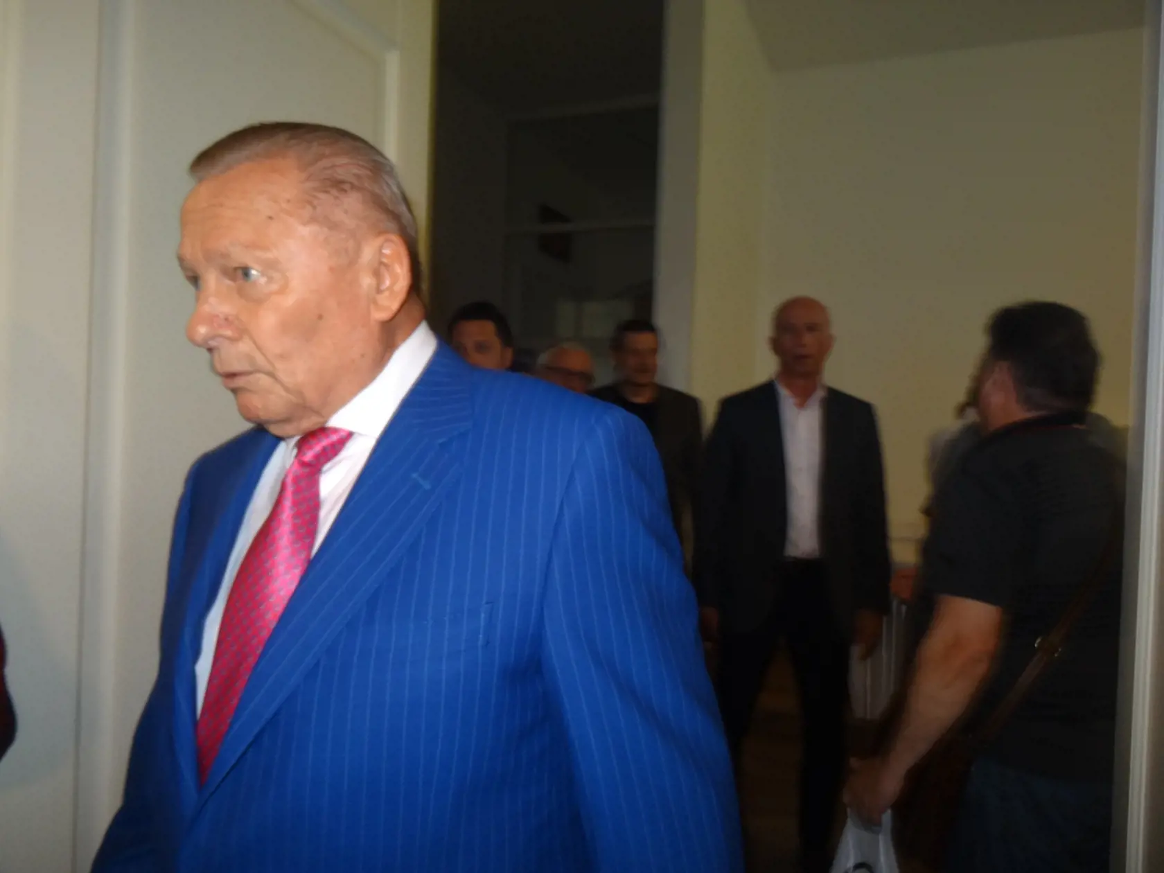 Prezident pred vstupom do historickej sály.
