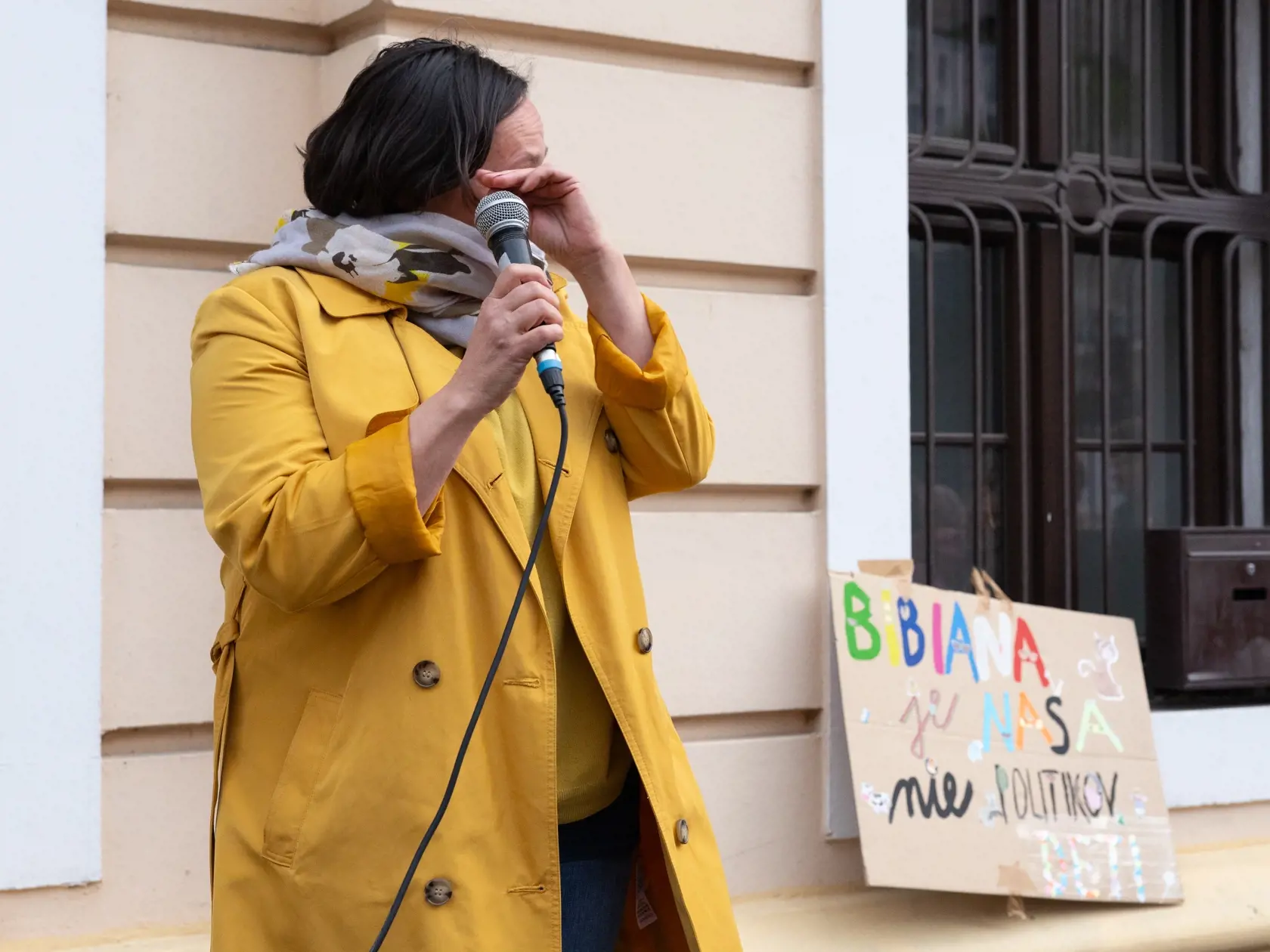 Neberte nám Bibianu! Iniciatíva Otvorená kultúra organizovala protest proti odvolaniu riaditeľky BIBIANY – Medzinárodného domu umenia pre deti v Bratislave – Zuzany Liptákovej. Ministerka kultúry Martina Šimkovičová a na jej miesto vymenovala bez výberového konania svoju známu Petru Flach. Na snímke je odvolaná riaditeľka Zuzana Liptáková.