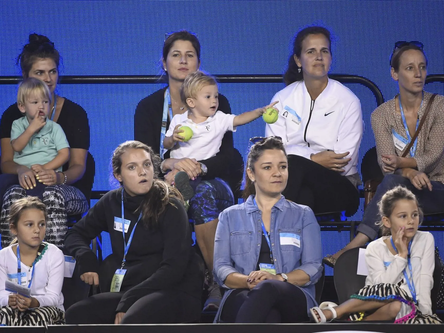 Mirka Federer s oboma dvojičkami