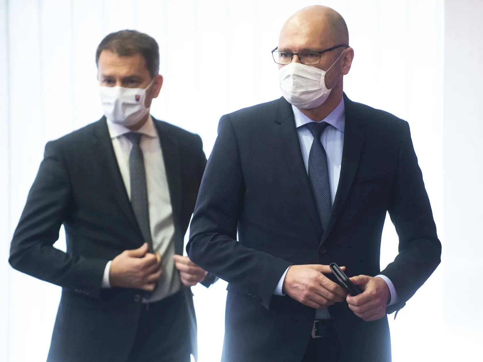 "Predstavitelia strany SaS stále nevideli daňovo odvodovú reformu, o ktorej rozpráva Igor Matovič. Nemohli sme tým pádom ani nič blokovať či uspať, ako tvrdí pán minister. Jediné, čo sme vyhlásili, bolo, že sme zásadne proti zvyšovaniu DPH. To stále platí," spresnil hovorca strany.