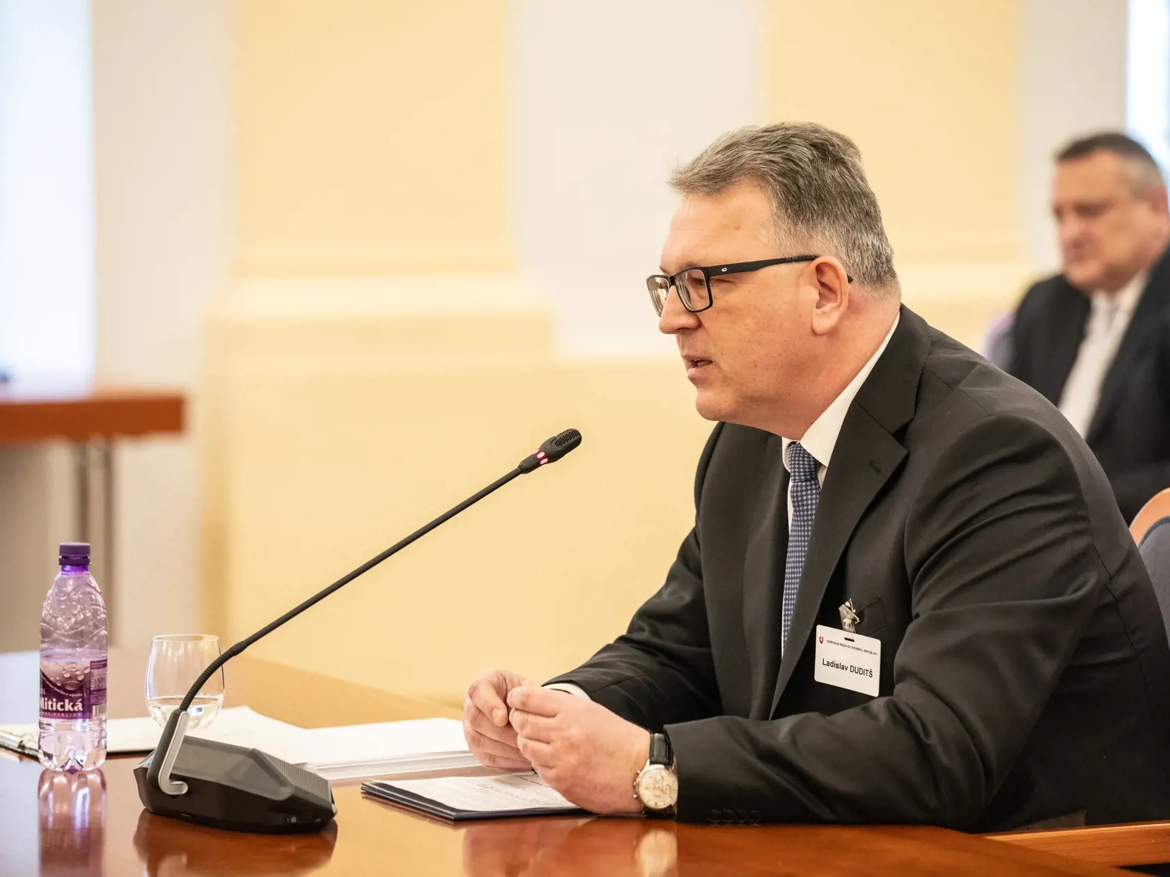 Verejné vypočutie kandidátov na Ústavných Sudcov v Bratislave v budove Historickej Národnej Rady na Župnom Námestí