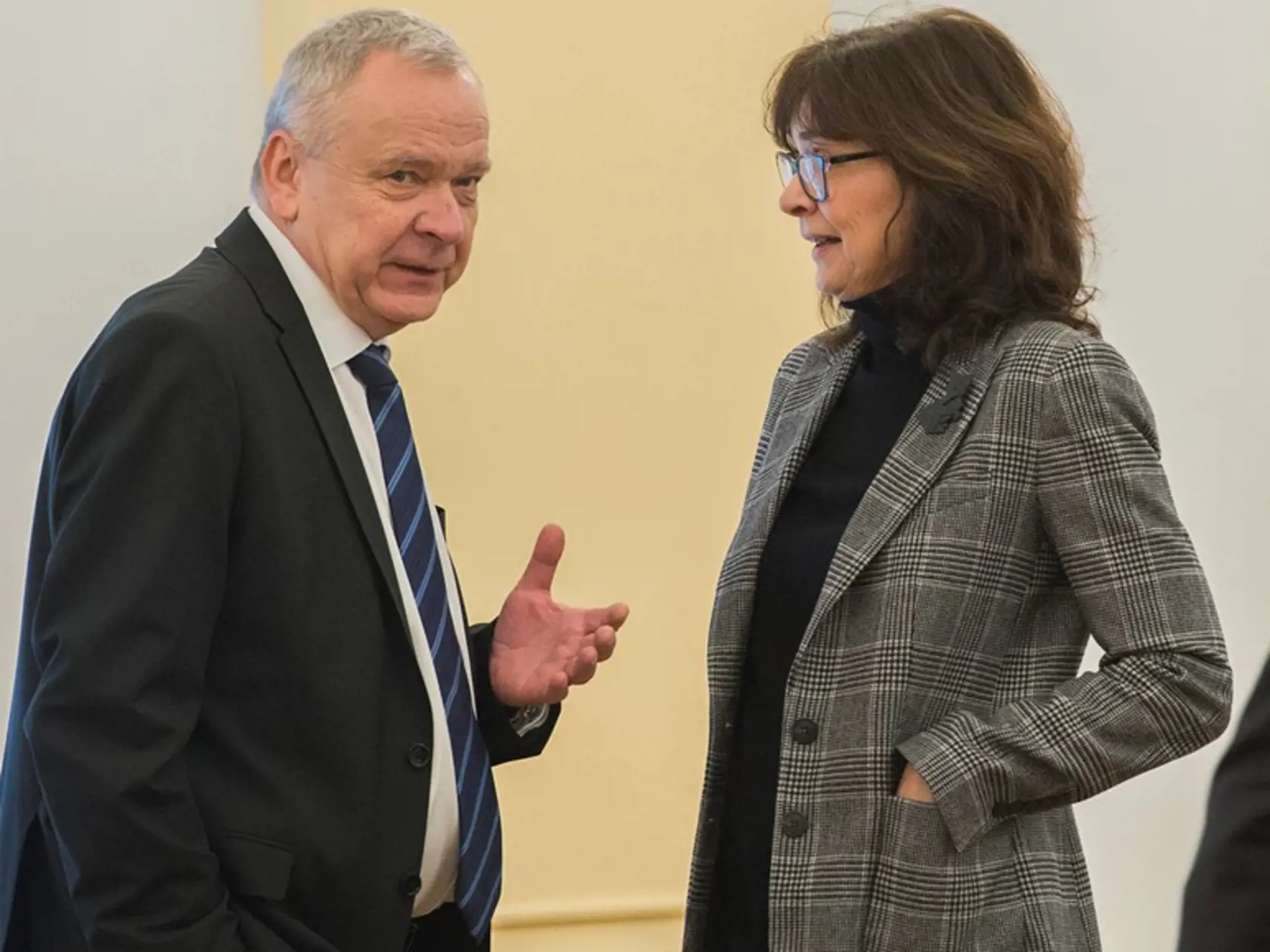 Na snímke vľavo kandidát na na post ústavného sudcu Peter Kresák a vpravo nezaradená poslankyňa NR SR Lucia Žitňanská počas vypočutia kandidátov na post ústavného sudcu na Ústavnoprávnom výbore NR SR